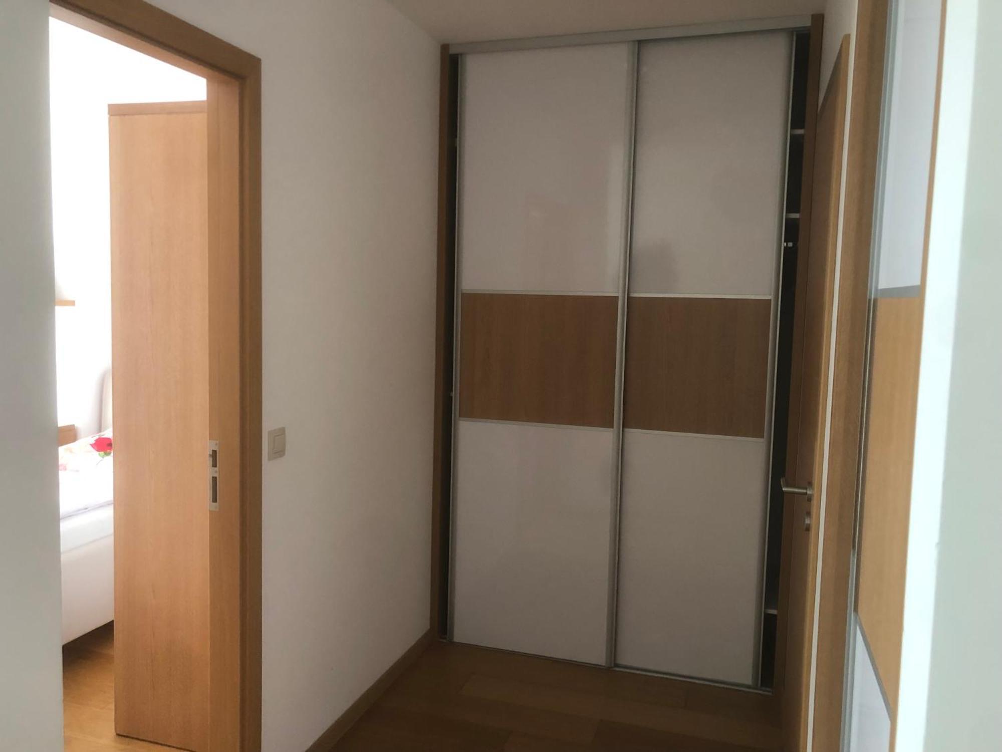 Downtown In The Heart Of The New Center, 4 Persons, Parking Apartment *