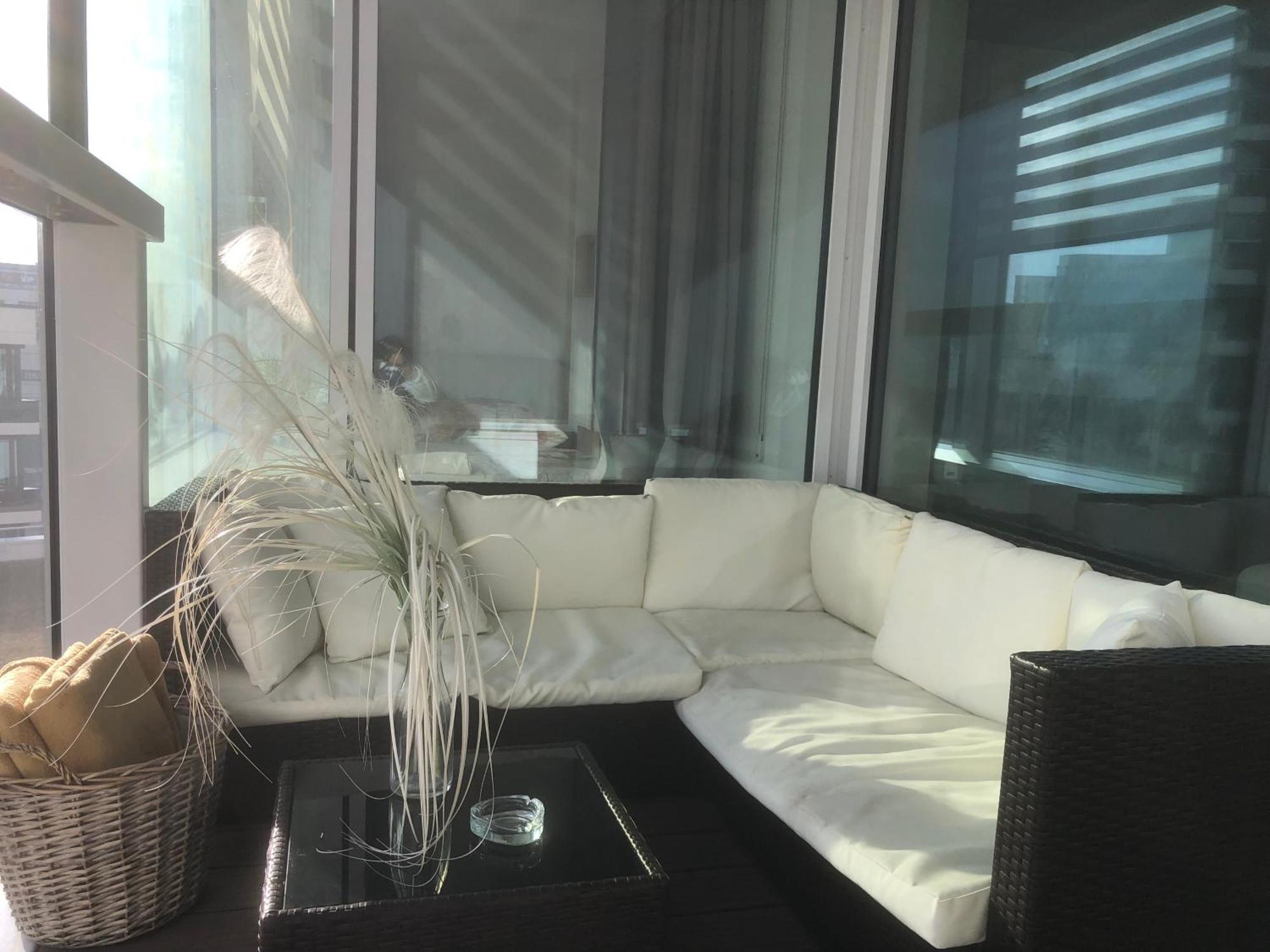 Downtown In The Heart Of The New Center, 4 Persons, Parking *