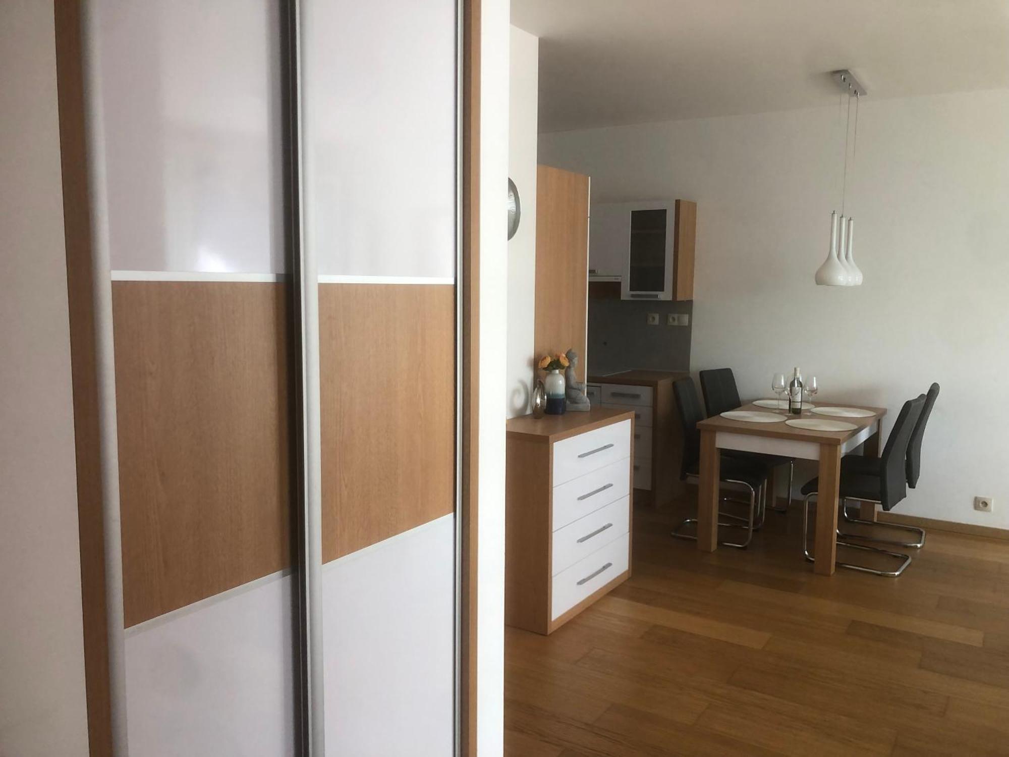 Apartment Downtown In The Heart Of The New Center, 4 Persons, Parking