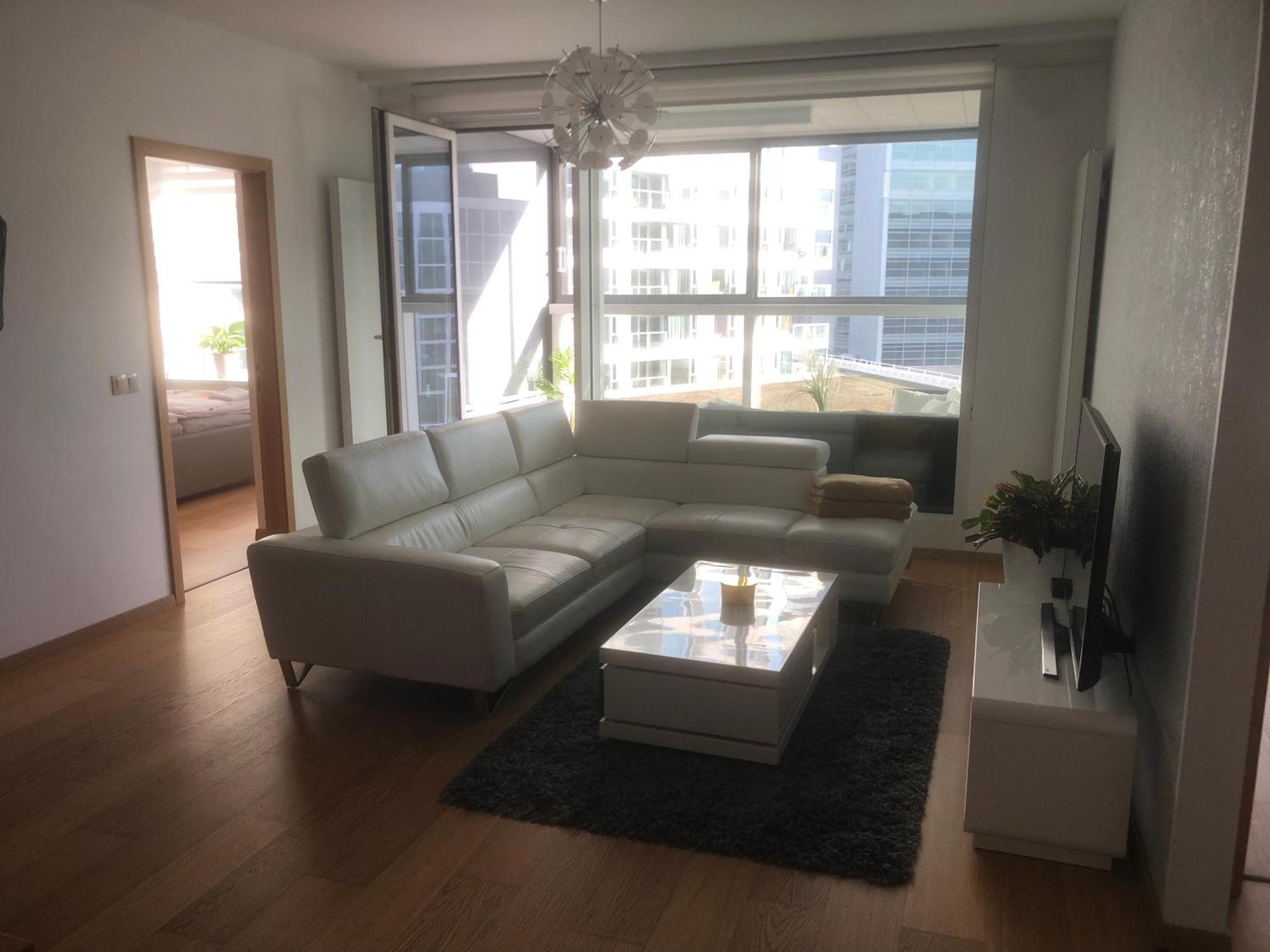 Downtown In The Heart Of The New Center, 4 Persons, Parking
