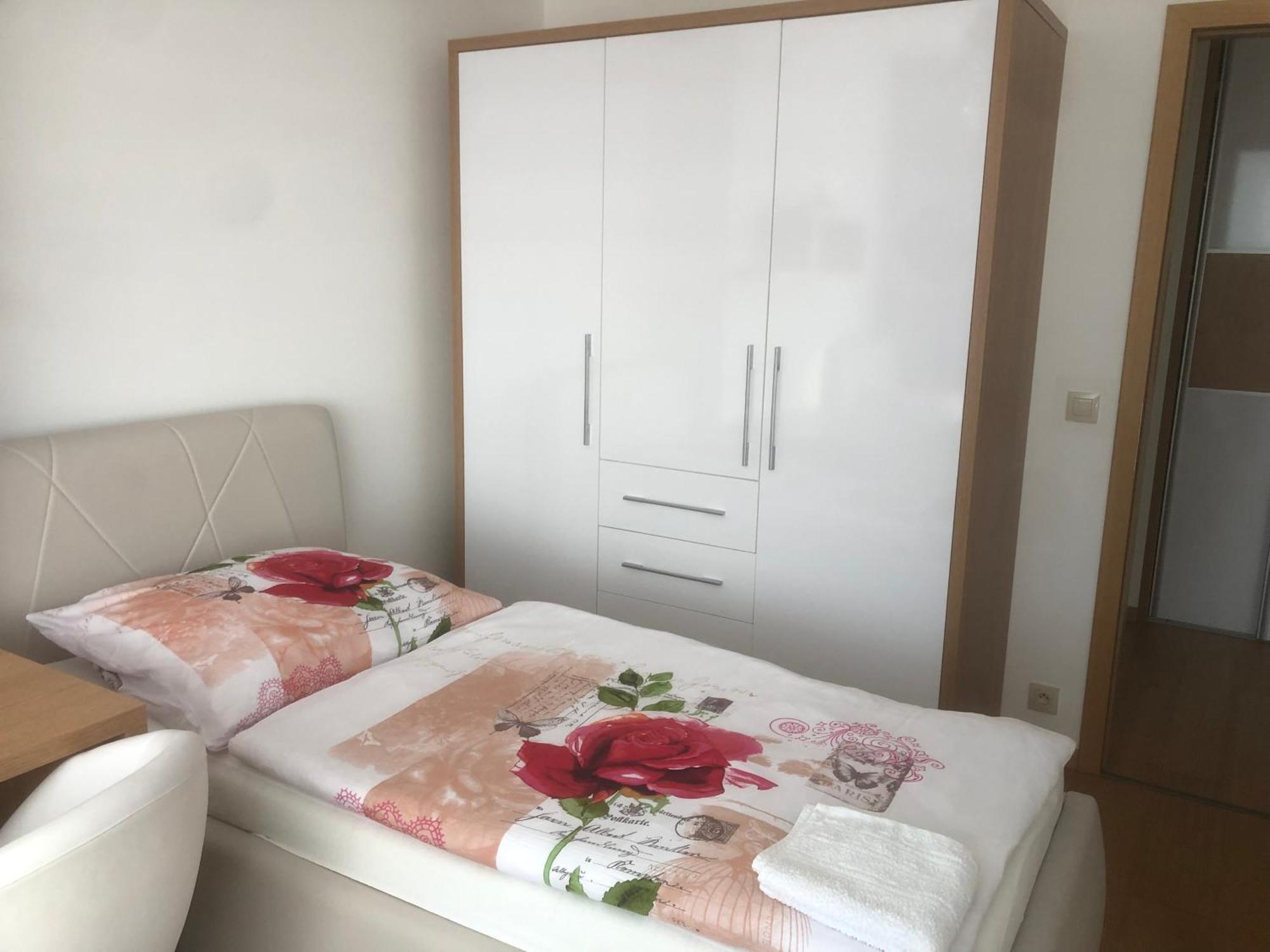 Apartment Downtown In The Heart Of The New Center, 4 Persons, Parking *