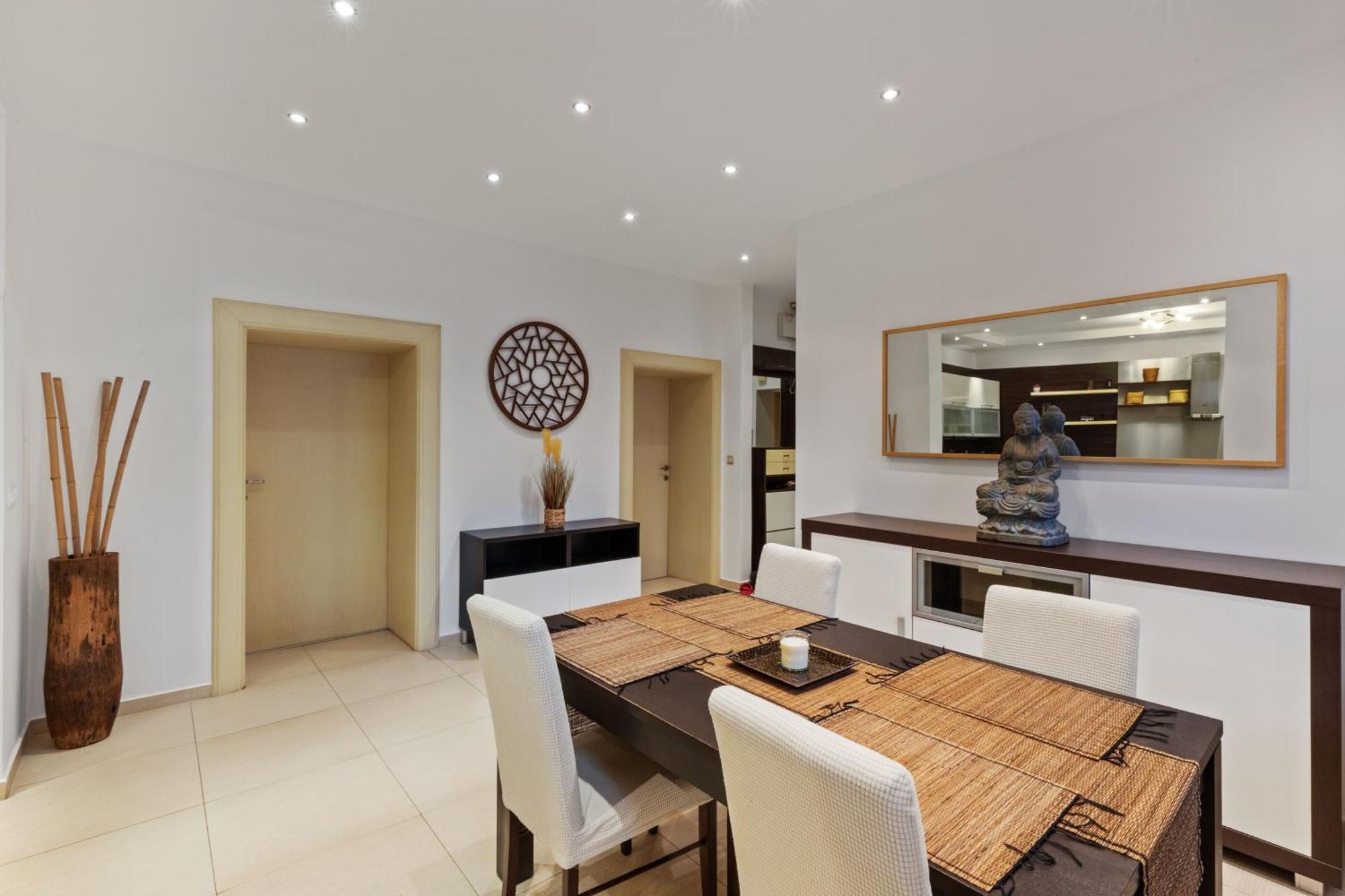 Grand Elegant Apartment