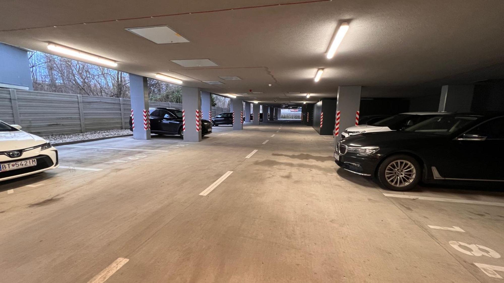 Apartment Air Conditioned 1 With Parking, New Building, Ruzinov *
