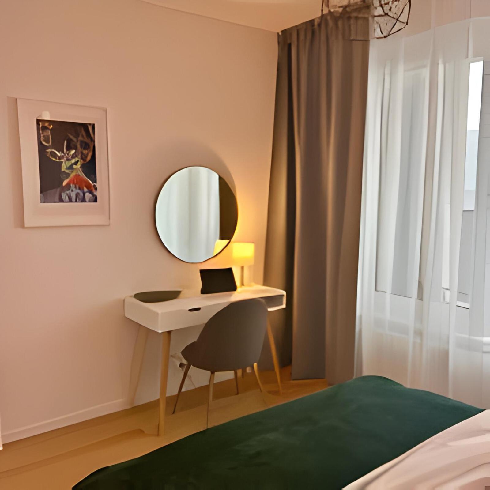 19th Floor Free Parking & View Apartment