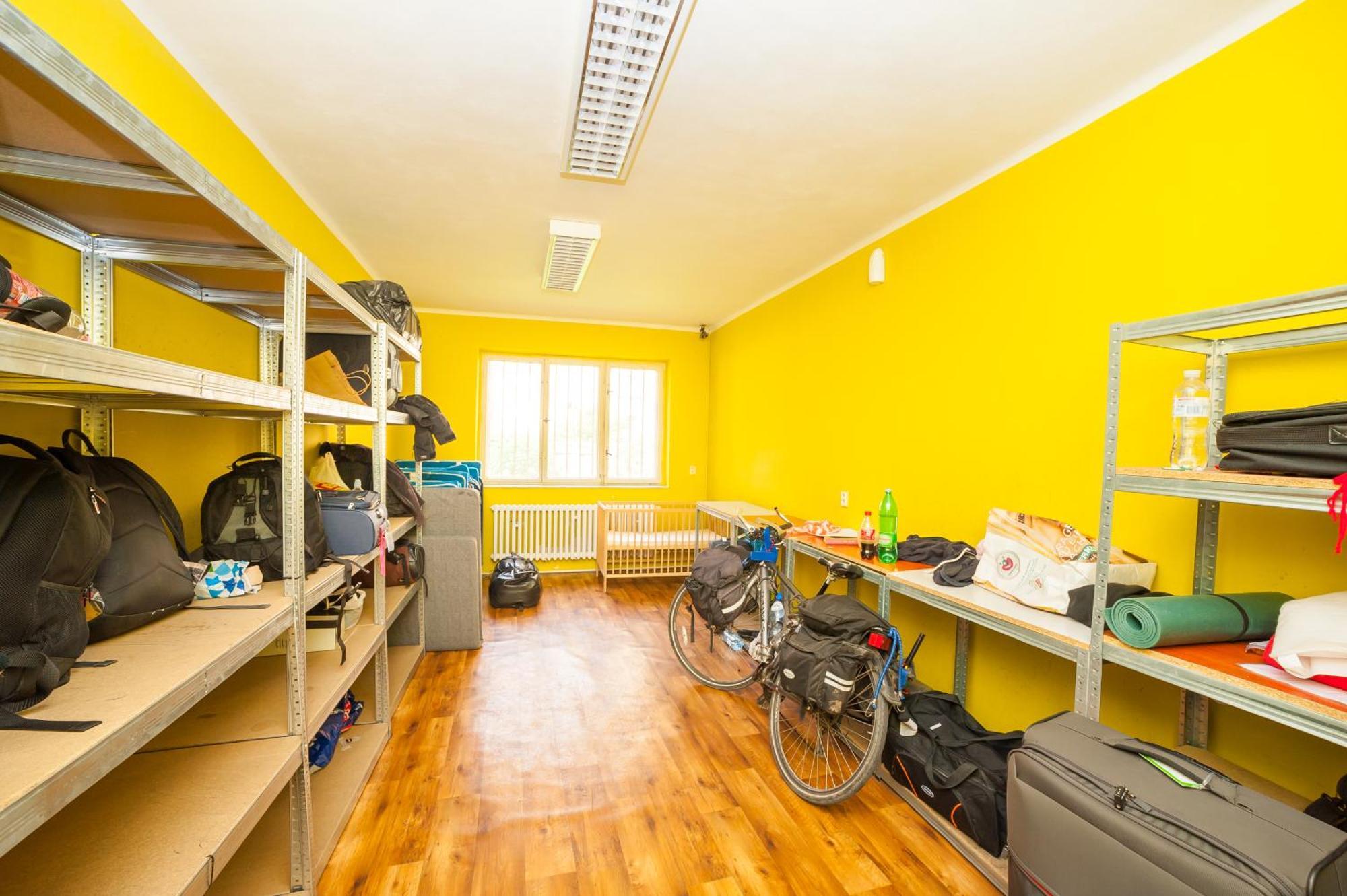 Patio Dorms Nhà trọ