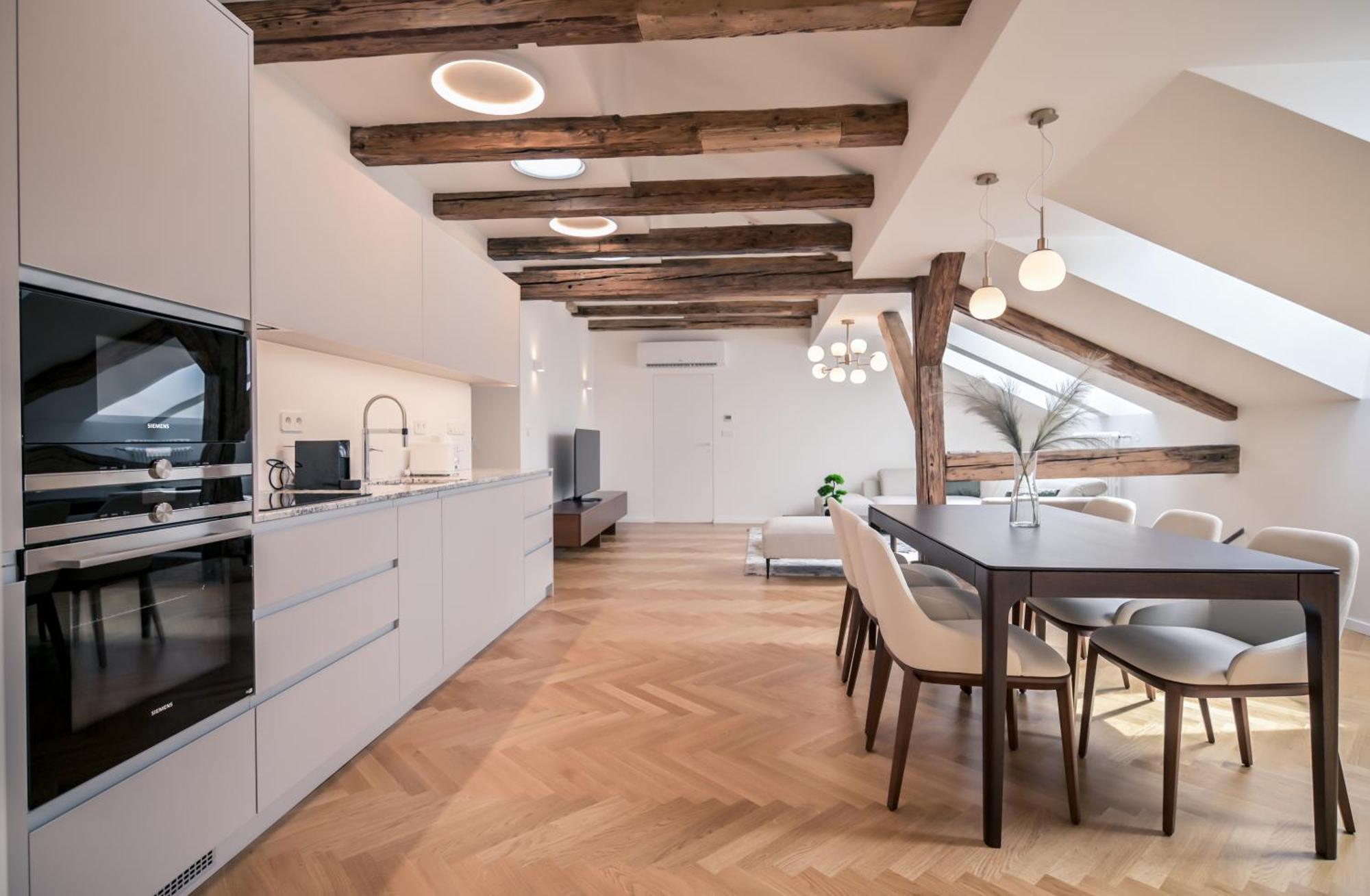 Apartment Laurinska 1 *