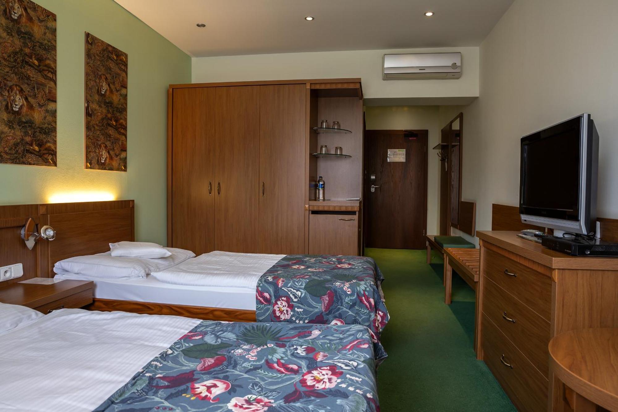 Max Hotel