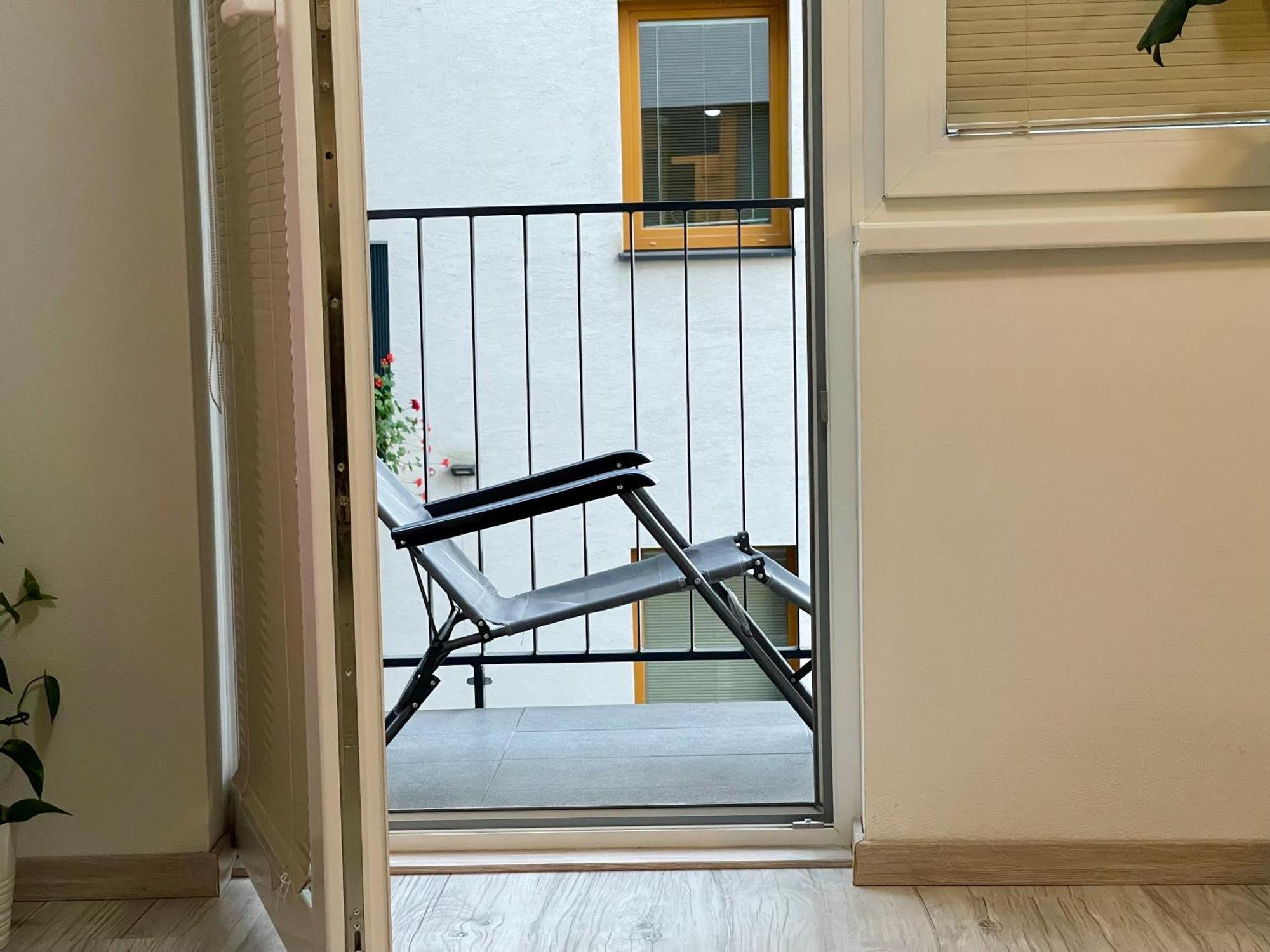 Rosnicka, Perfect Location With 24h Checkin, Balcony, Ac & Free Parking * Bratislava