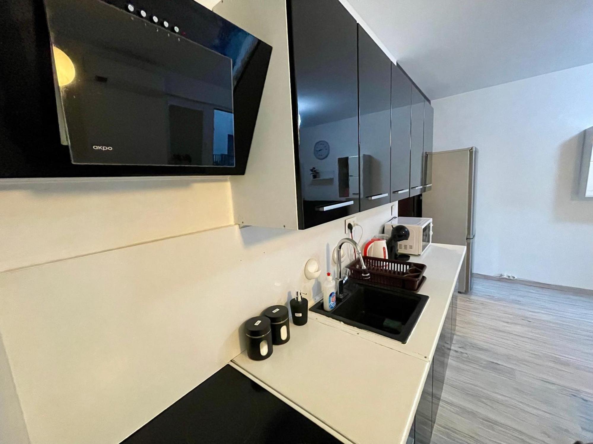 Rosnicka, Perfect Location With 24h Checkin, Balcony, Ac & Free Parking *