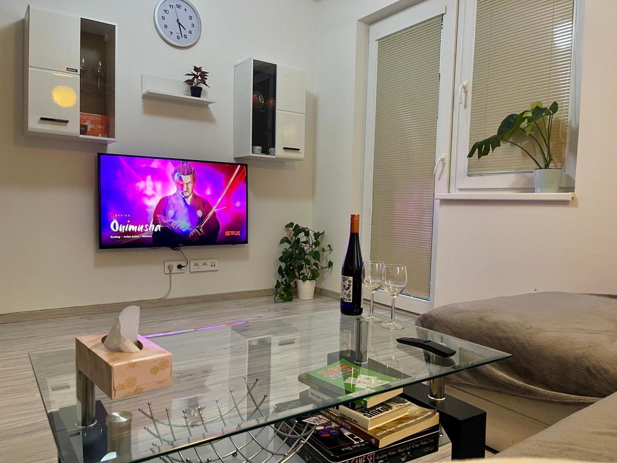 Apartment Rosnicka, Perfect Location With 24h Checkin, Balcony, Ac & Free Parking Bratislava