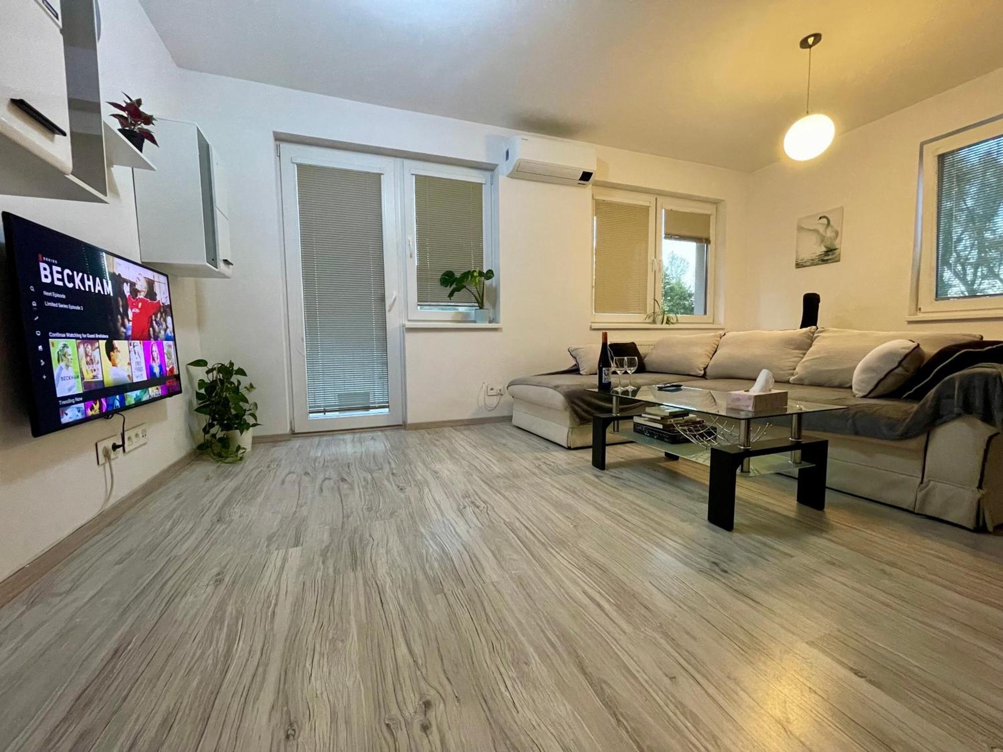 Rosnicka, Perfect Location With 24h Checkin, Balcony, Ac & Free Parking *