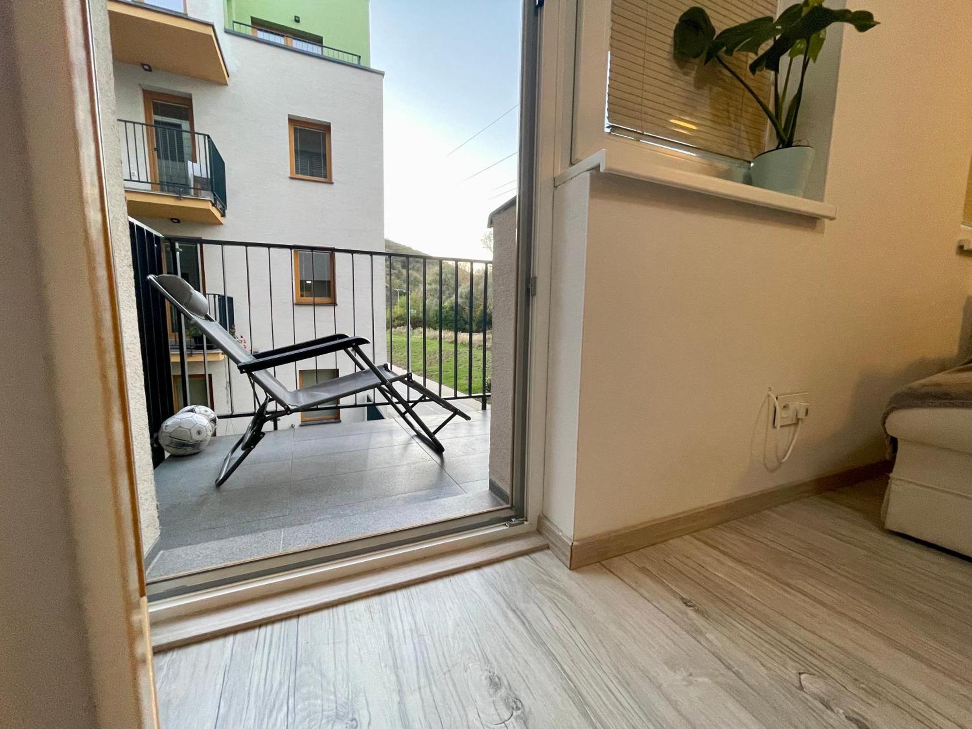 Apartment Rosnicka, Perfect Location With 24h Checkin, Balcony, Ac & Free Parking Bratislava
