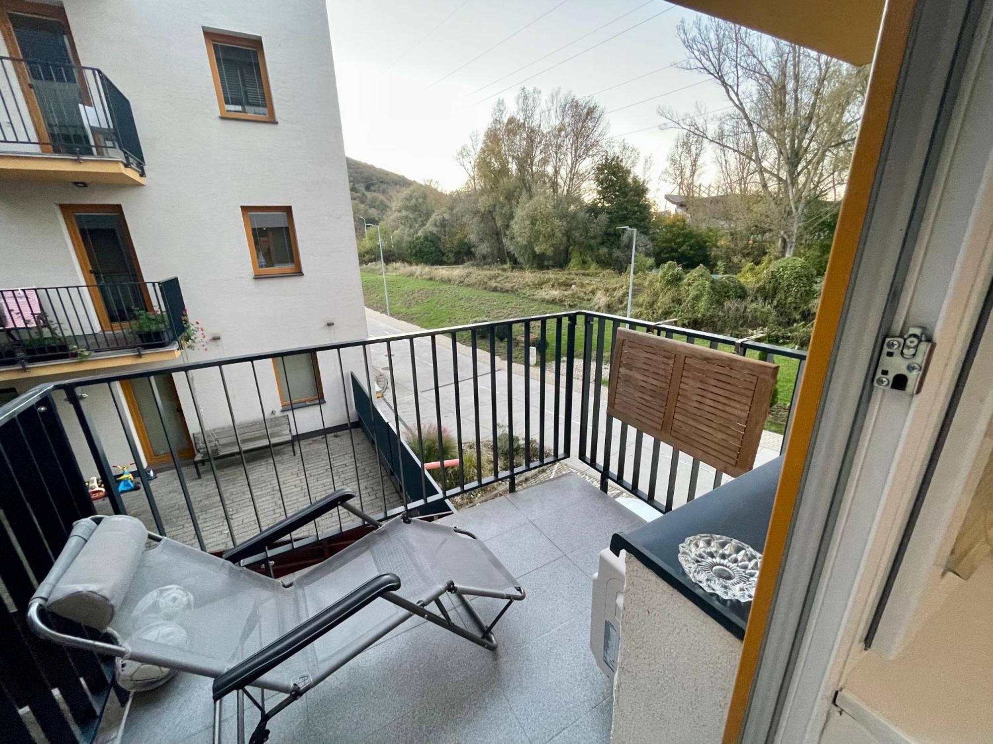Rosnicka, Perfect Location With 24h Checkin, Balcony, Ac & Free Parking * Bratislava