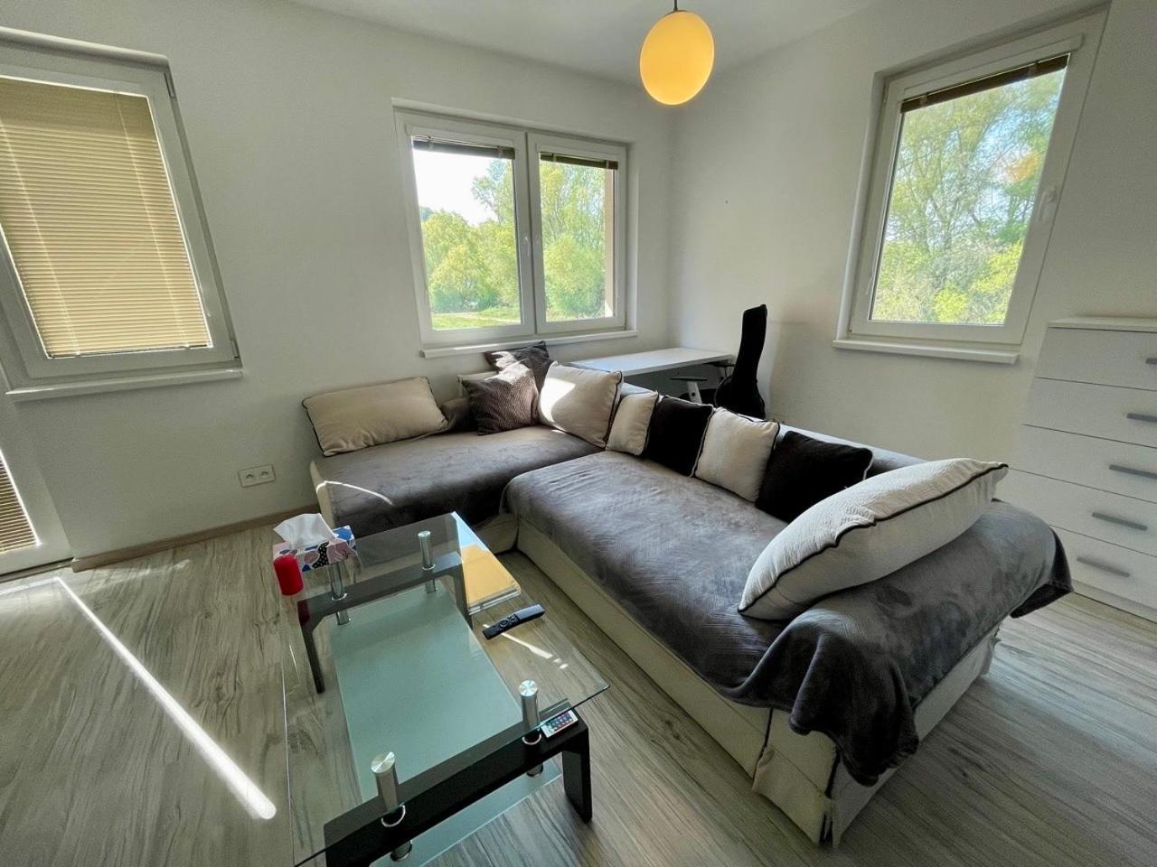 Rosnicka, Perfect Location With 24h Checkin, Balcony, Ac & Free Parking Apartment Bratislava
