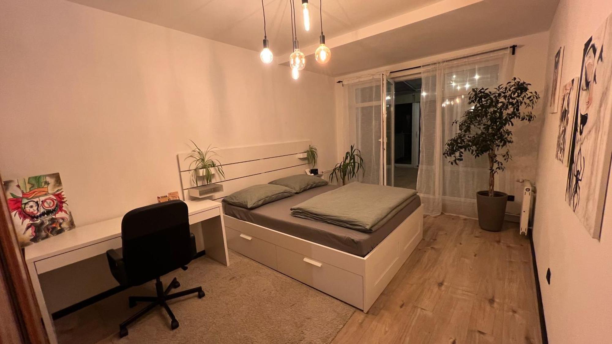 Lake Apartment, 2x Free Garage, 10 Mins To Centre * Bratislava