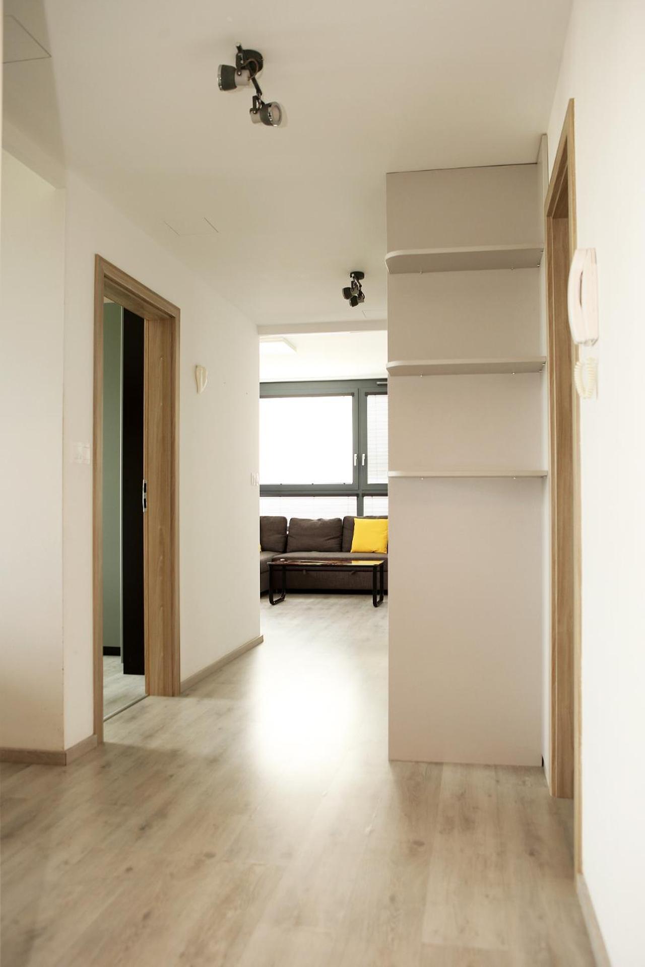 Apartment View, 24th Floor, Private Free Parking, Greataccess *