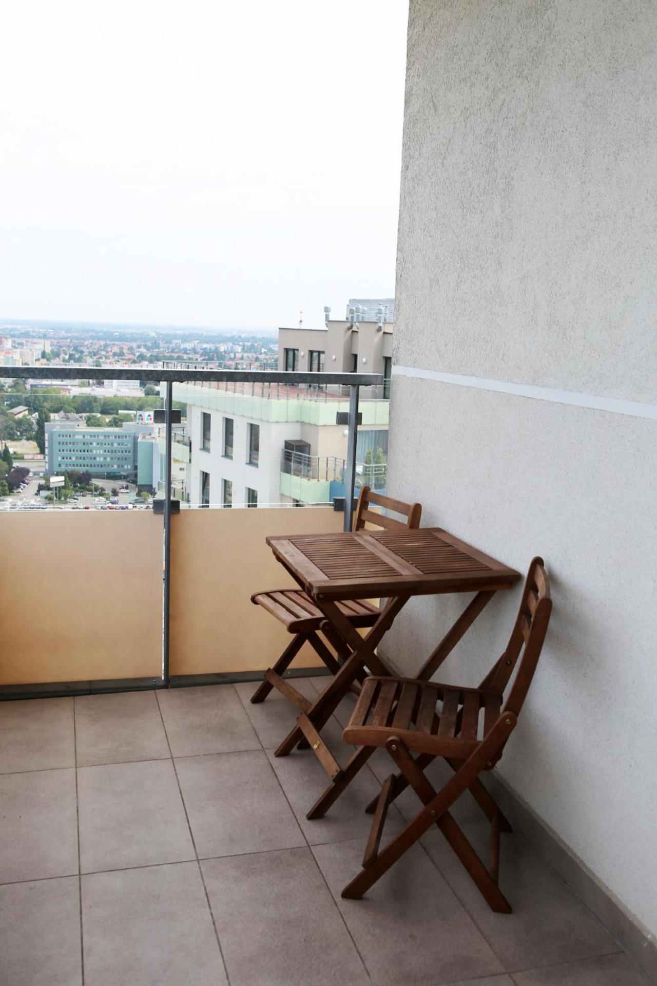 Apartment View, 24th Floor, Private Free Parking, Greataccess *