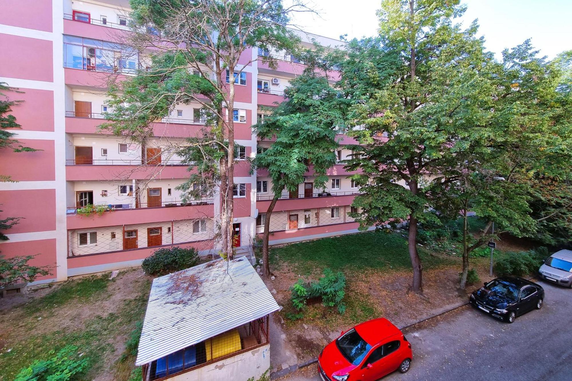 Apartment Cozy 2-room Apt, Parking Nearby *