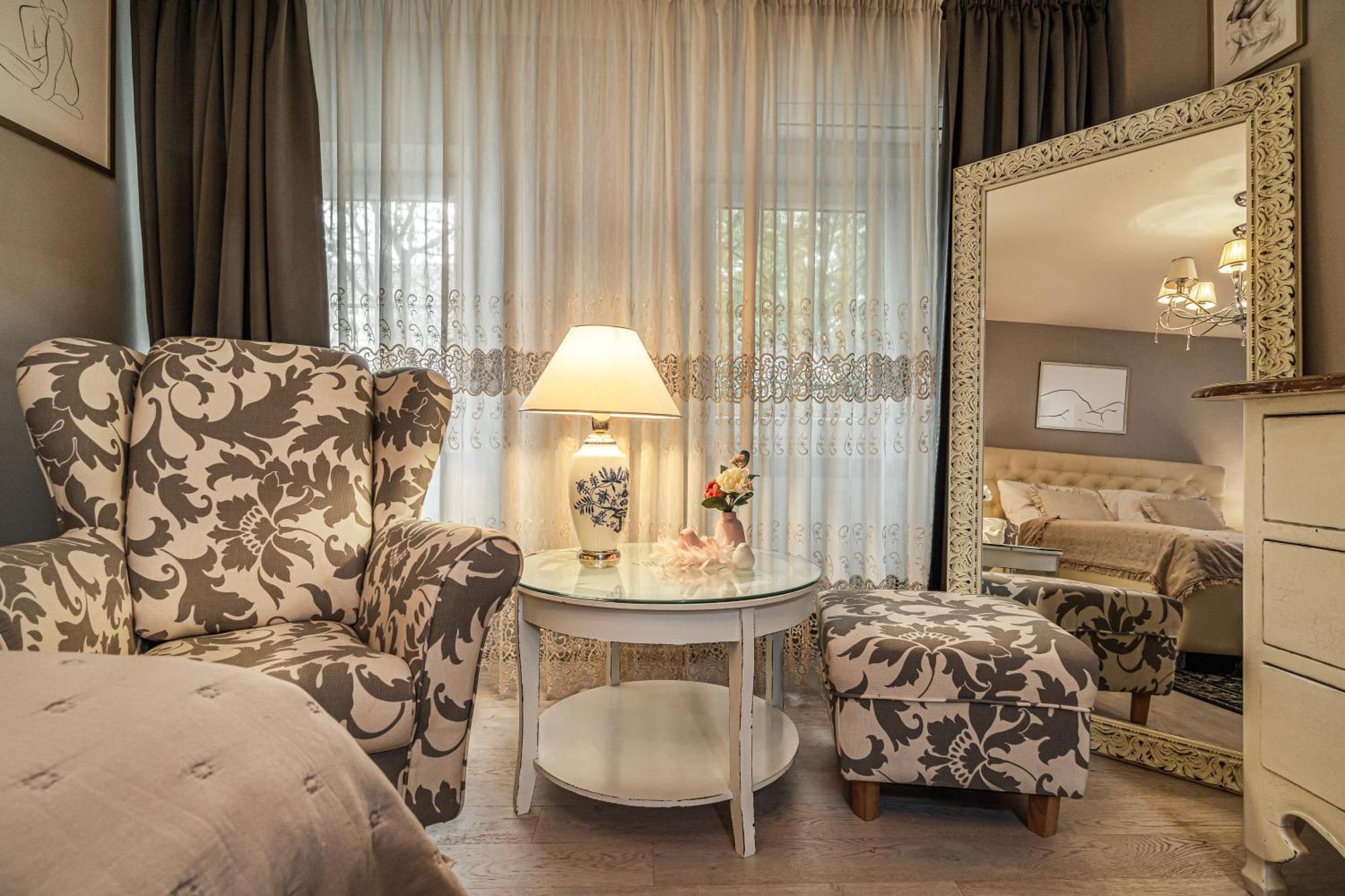 Luxurious And Royal In The Old Town *