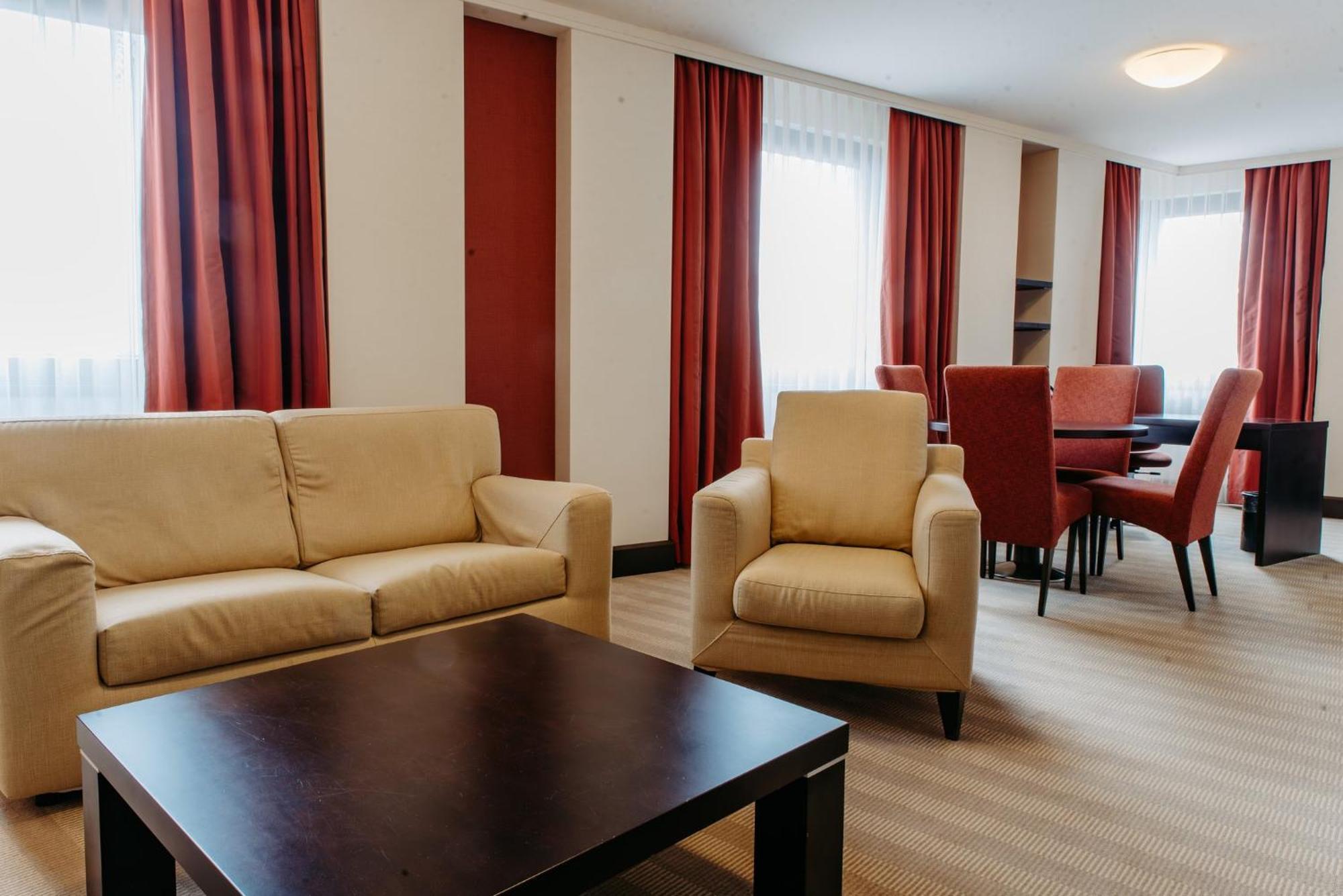 Crowne Plaza By Ihg Hotel
