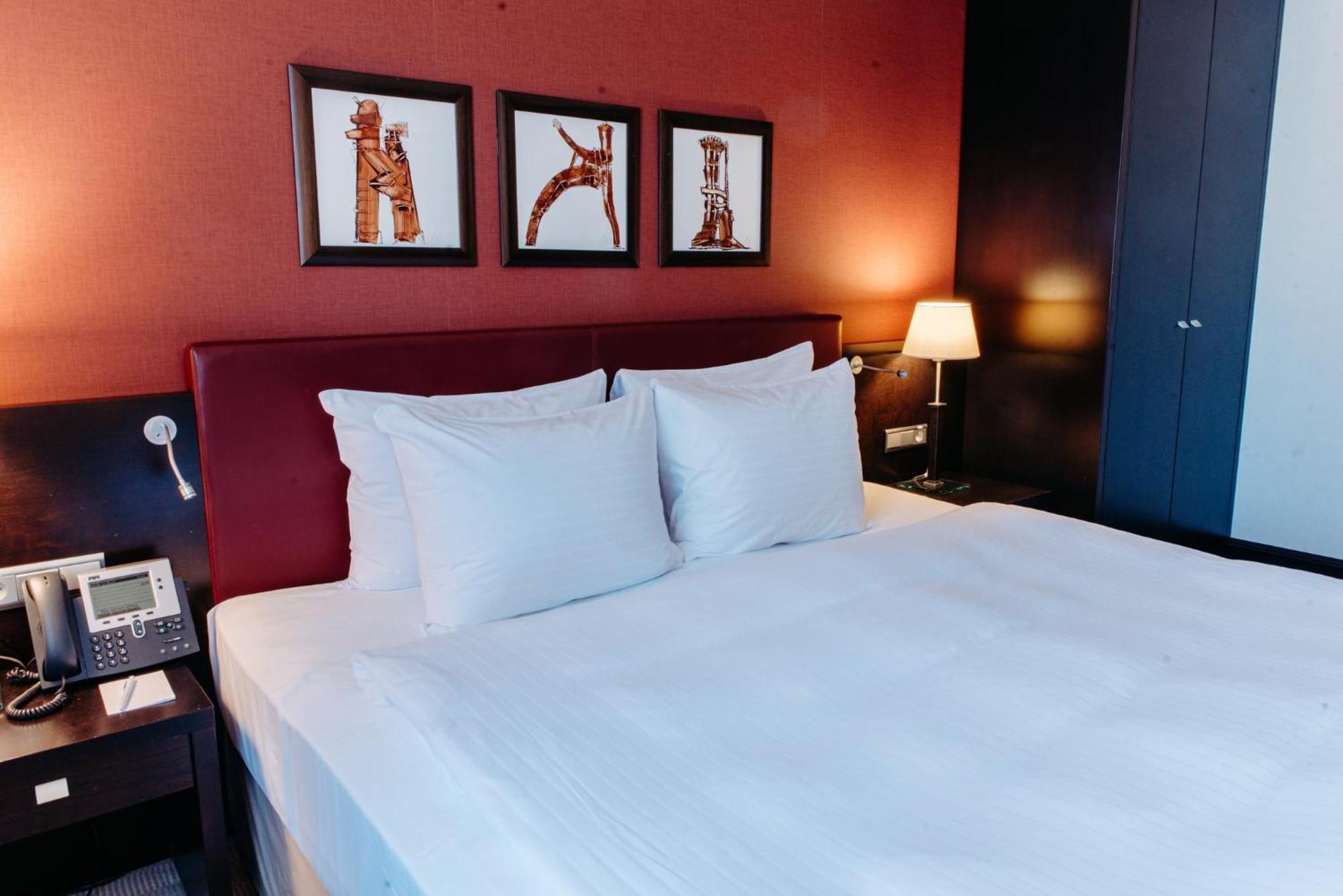 Crowne Plaza By Ihg Hotel