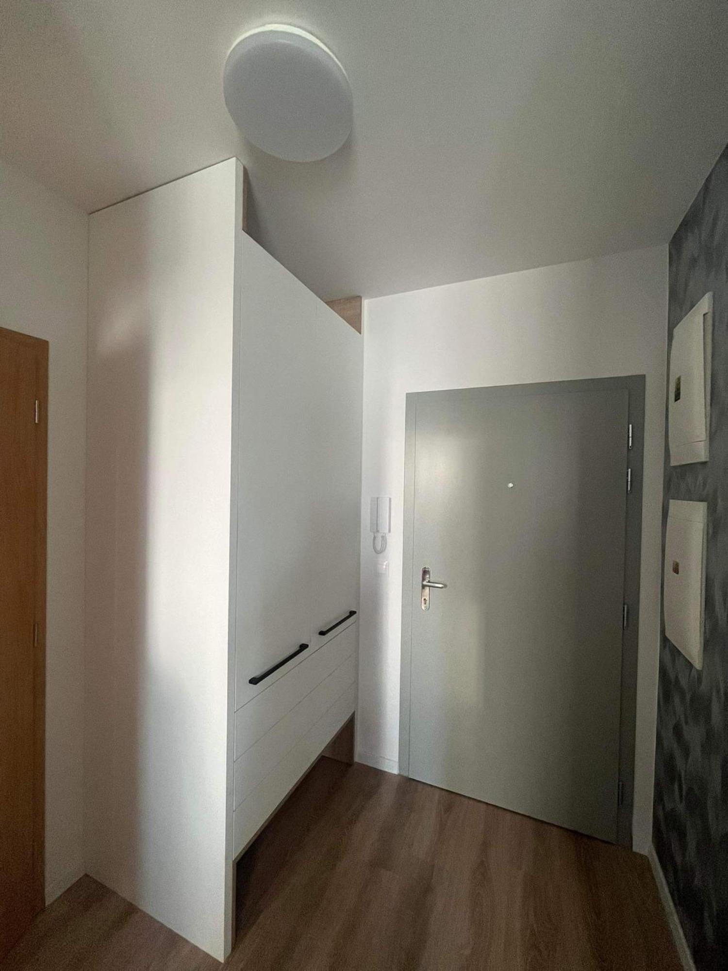 Luxury Apartment *