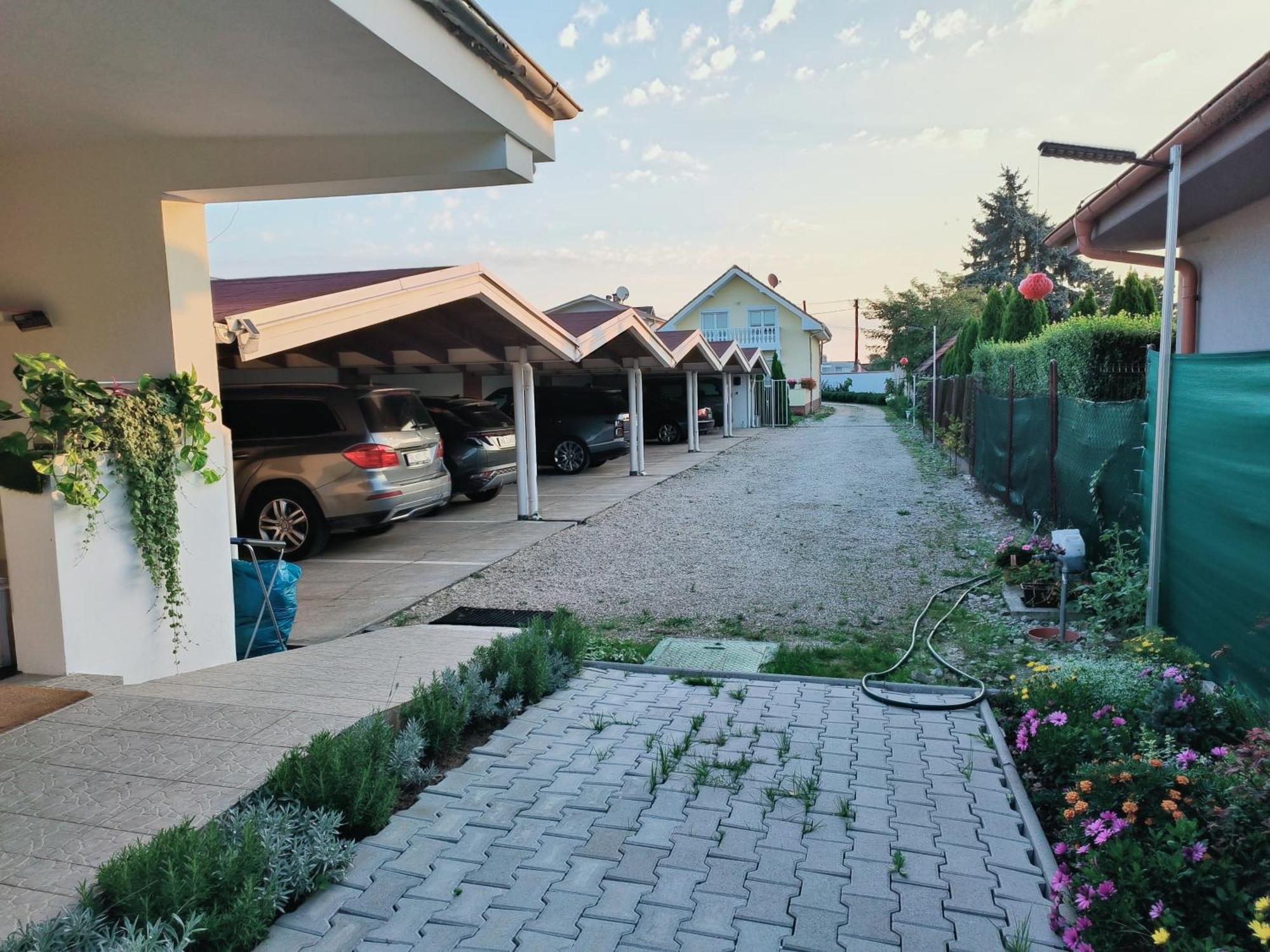 Modern & Cozy House With 3 Bed And Garden Dovolenkový dom Bratislava