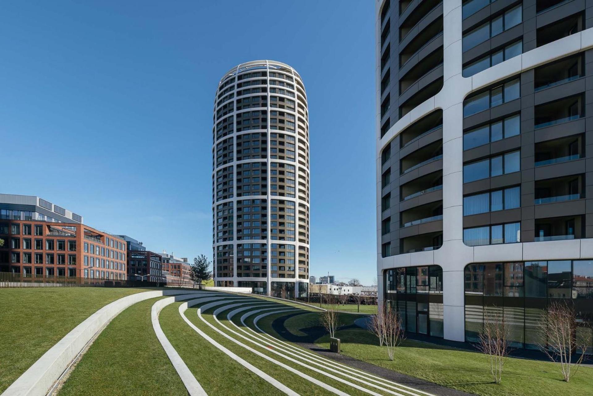 Beautiful 1 - Bedroom In Downtown Apartment *
