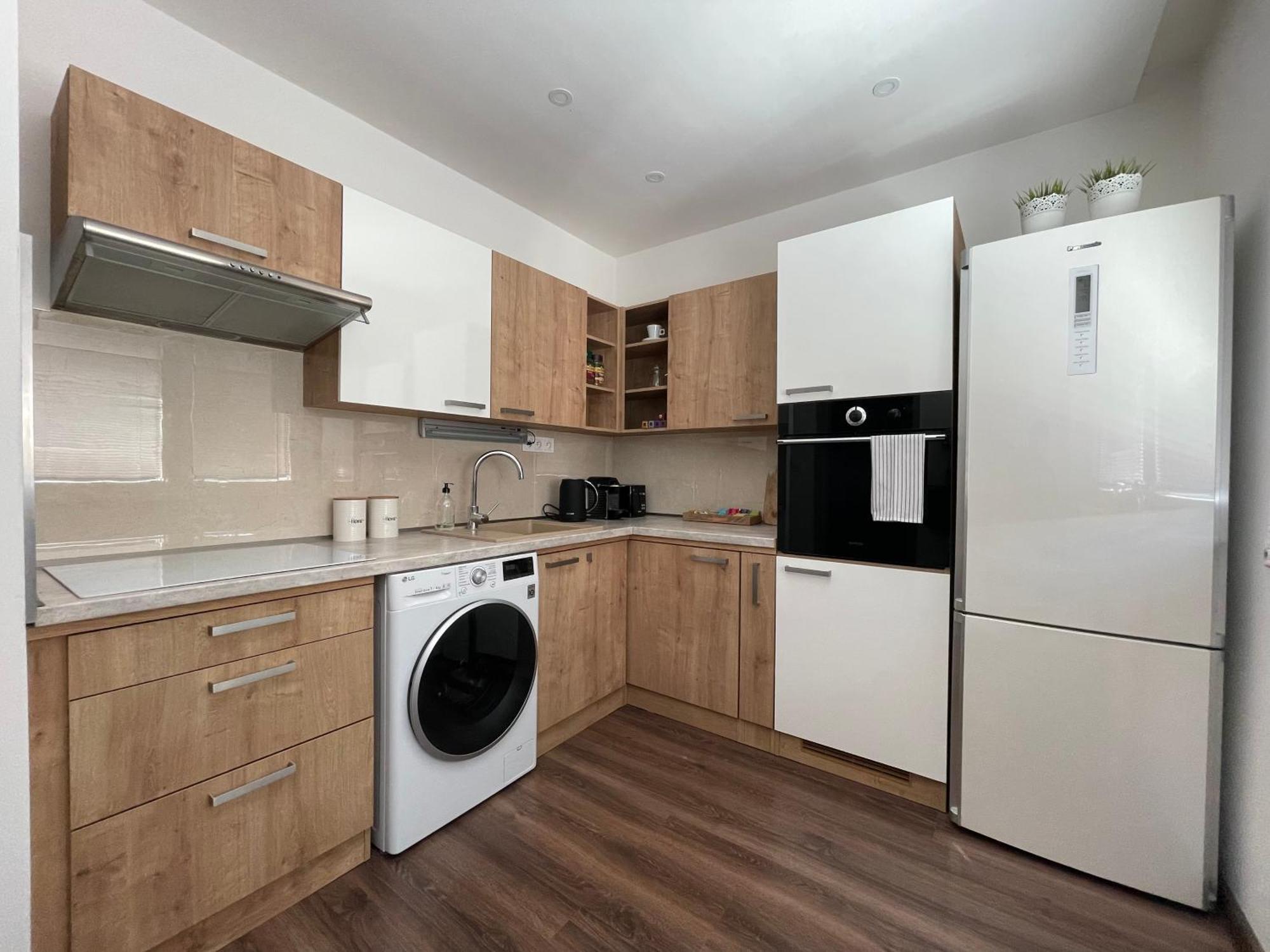 Apartment Spacious 3-bedroom Modern - Newly Furnished Bratislava