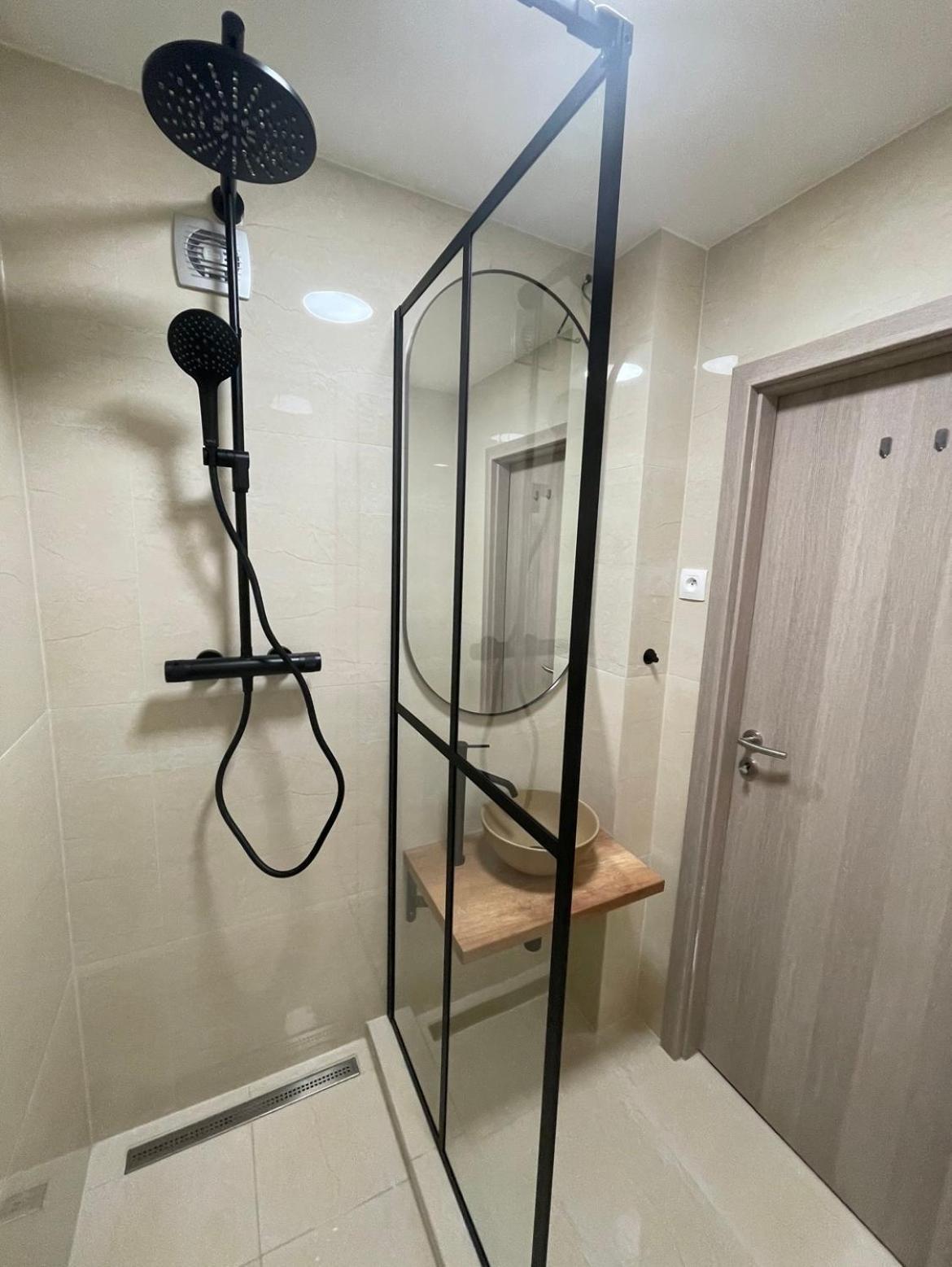 Spacious 3-bedroom Modern - Newly Furnished * Bratislava