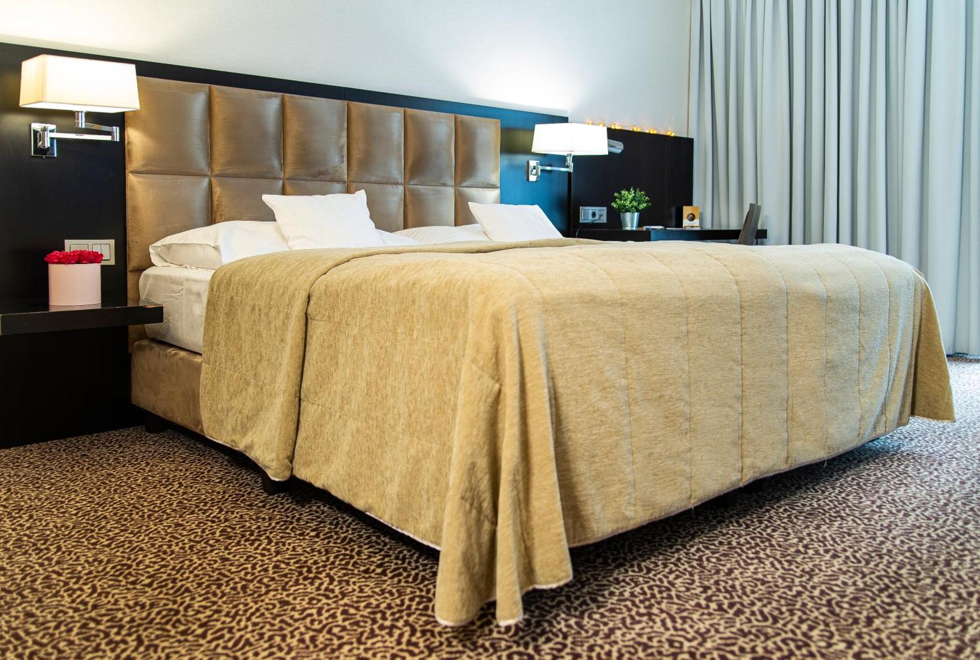 Avance Hotel