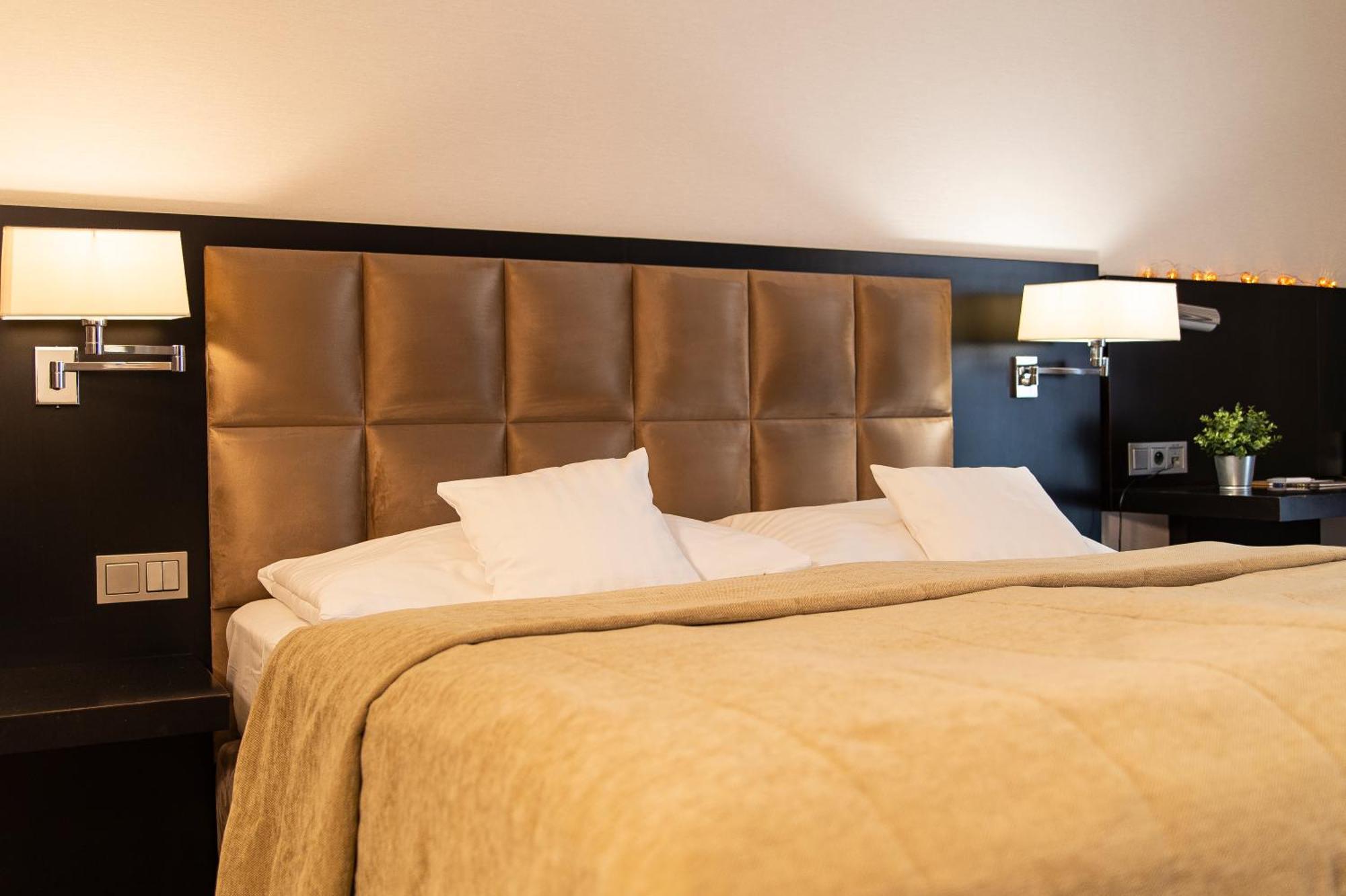 Avance Hotel