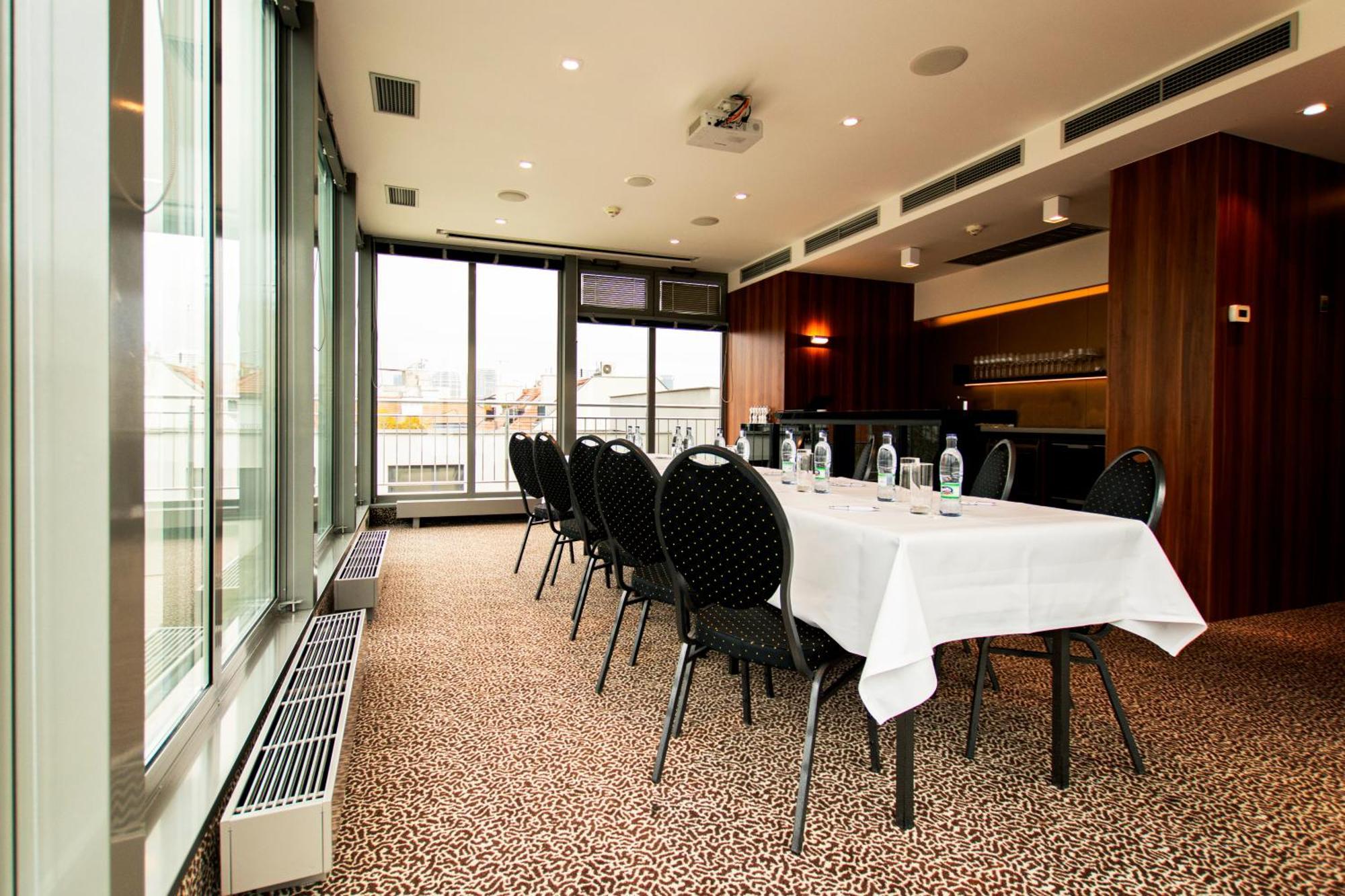 Hotel Avance 4*