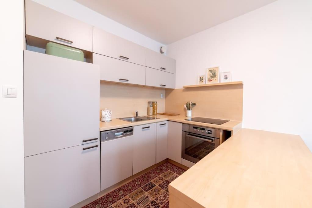 Grape Apartment *