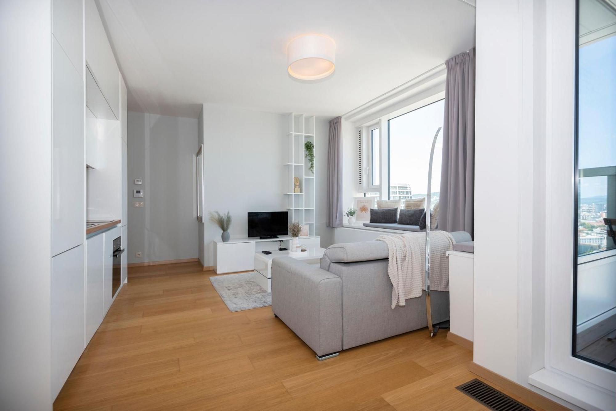 Apartment Luxury 1bdrm On The 28th Floor Bratislava