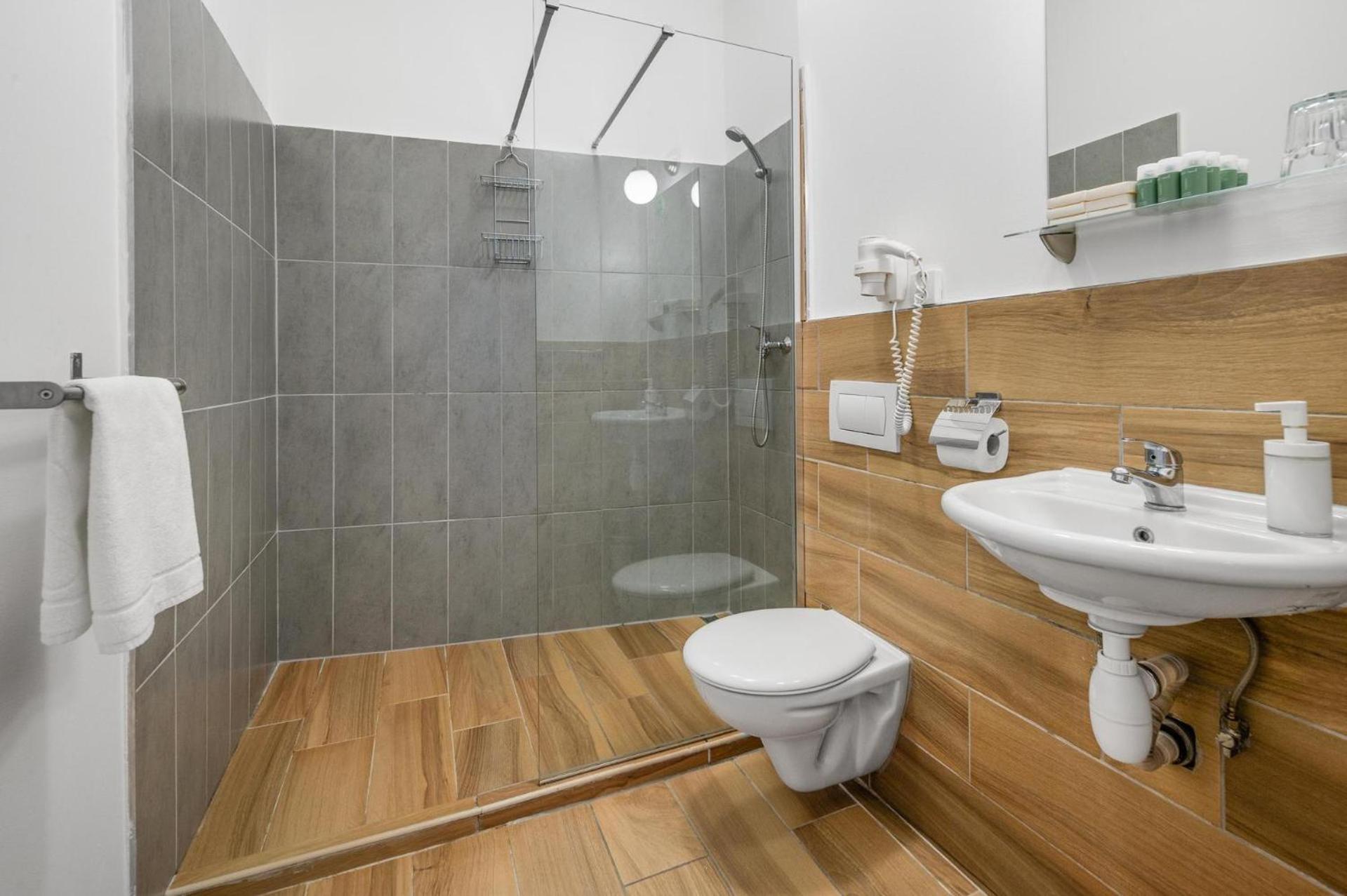 Elisabeth Old Town Hotel 3*