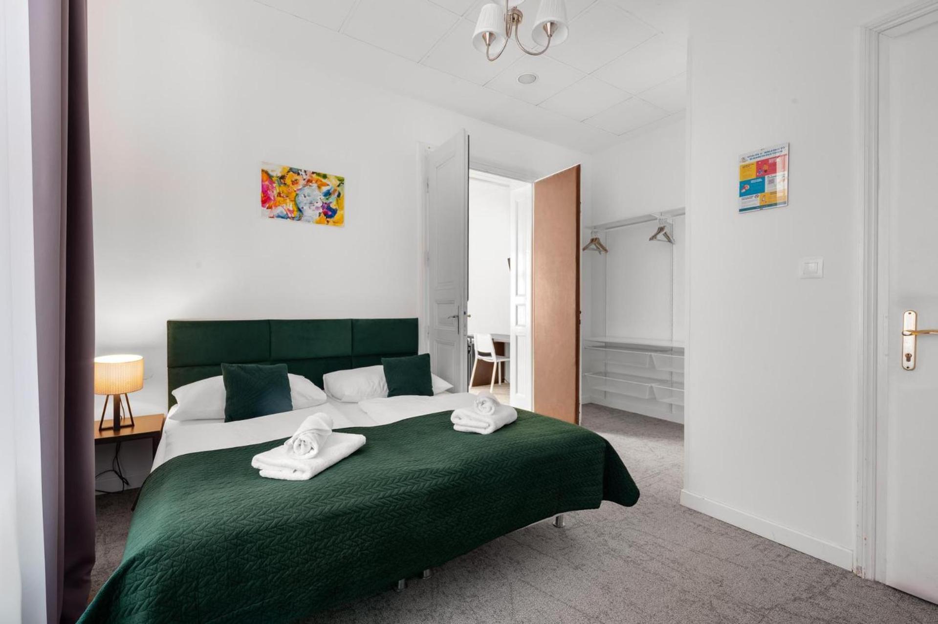 Elisabeth Old Town Hotel 3*