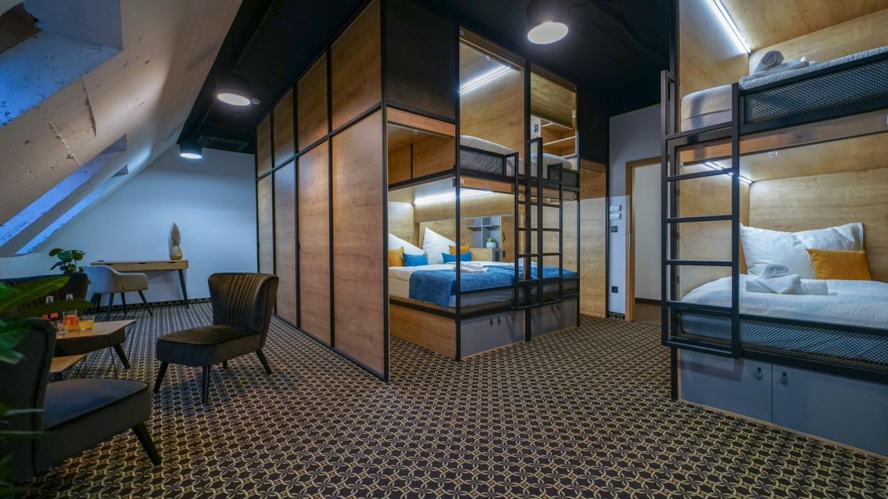Hostel Chors Like A - 1st World Nft Block & Art Capsule Metachors