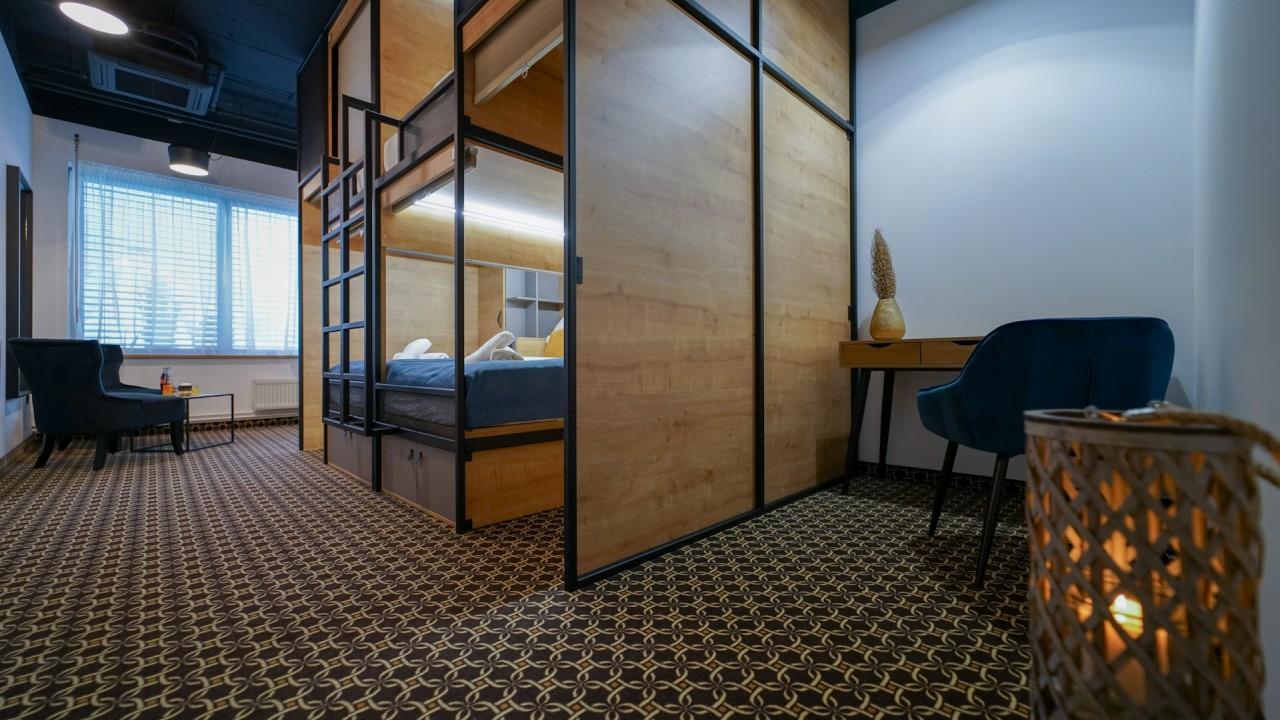 Chors Like A - 1st World Nft Block & Art Capsule Metachors Hostel Bratislava