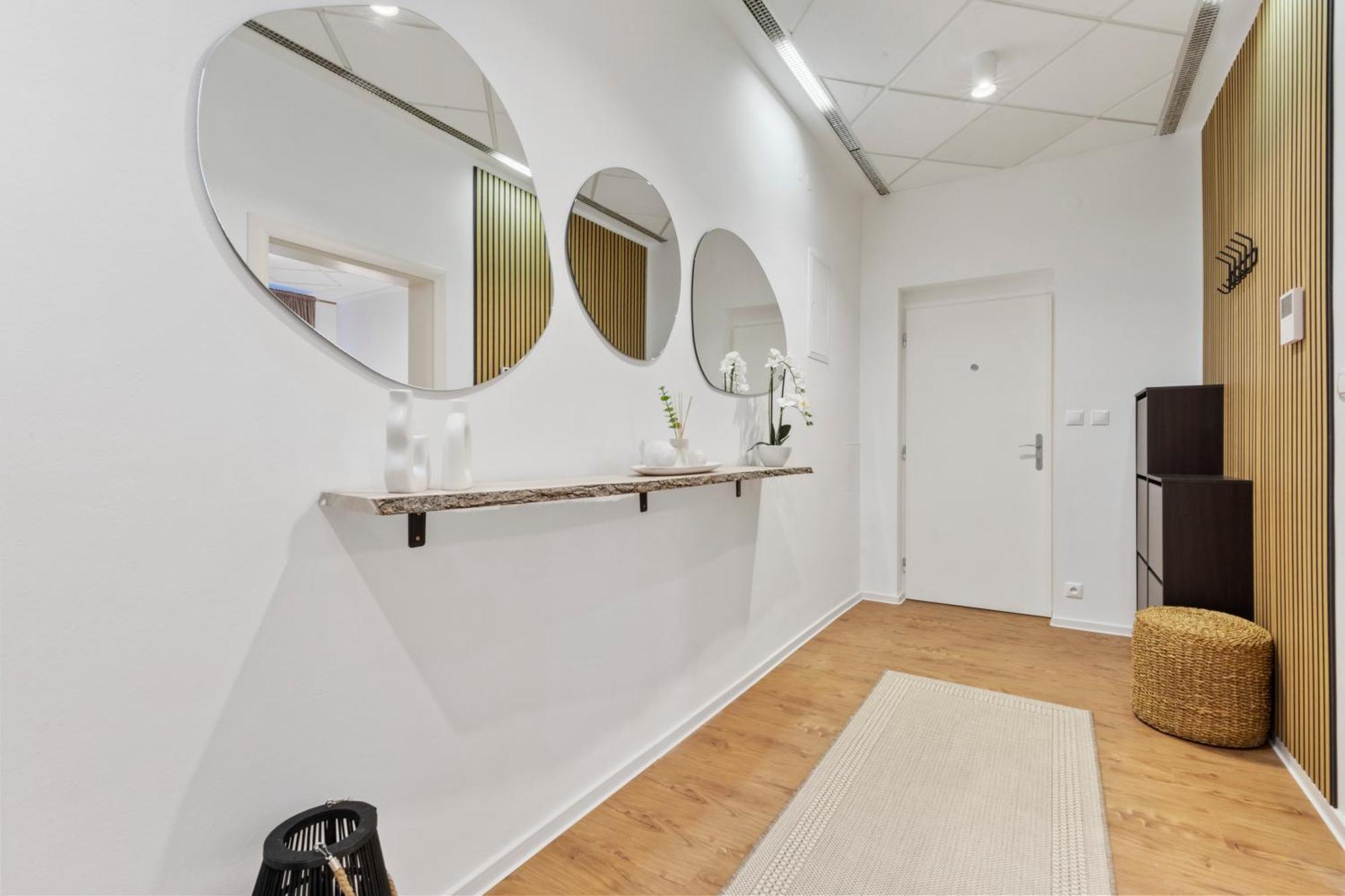 Luxe Living At Old Town Center Apartment