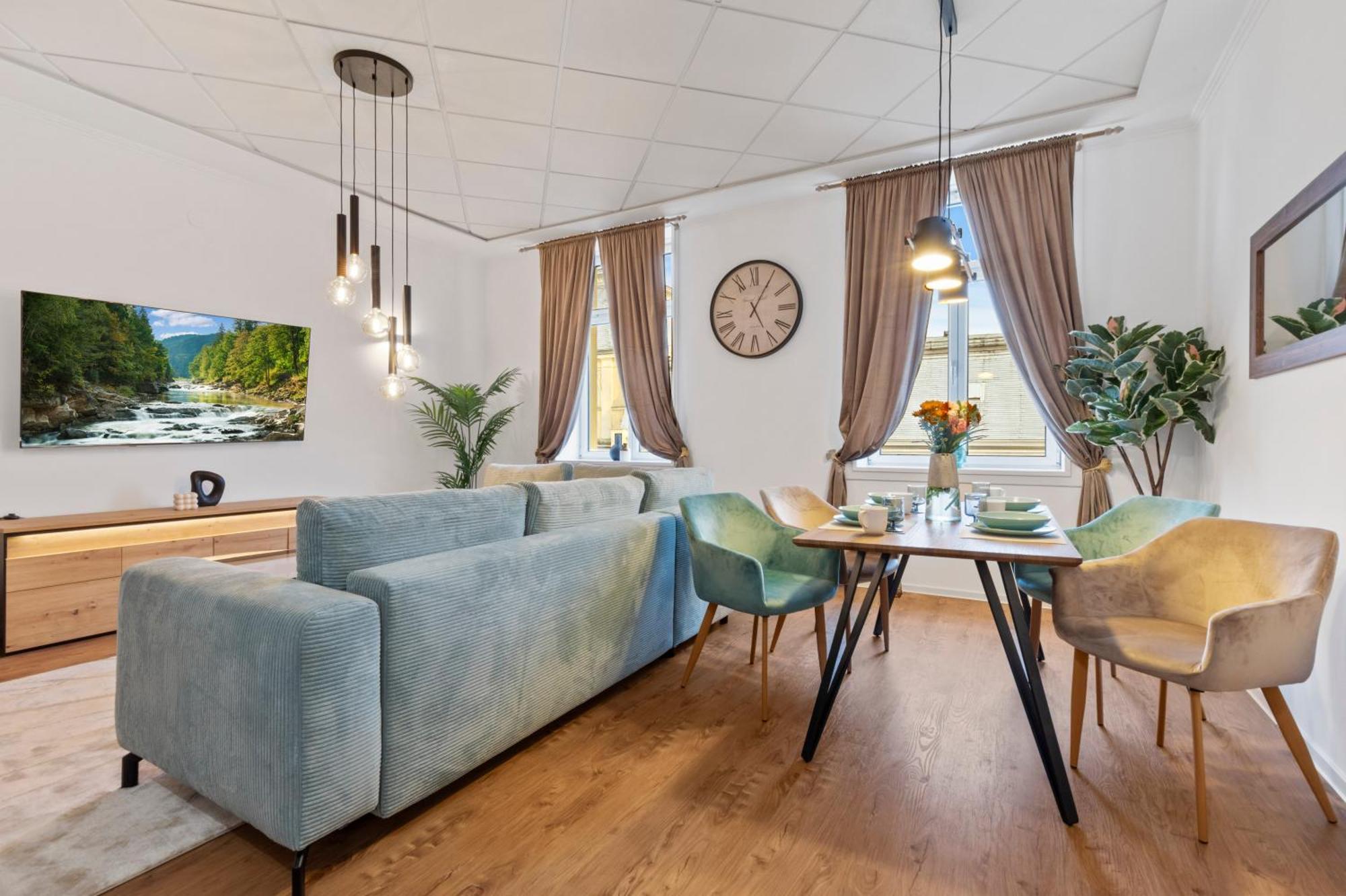 Luxe Living At Old Town Center Apartment *