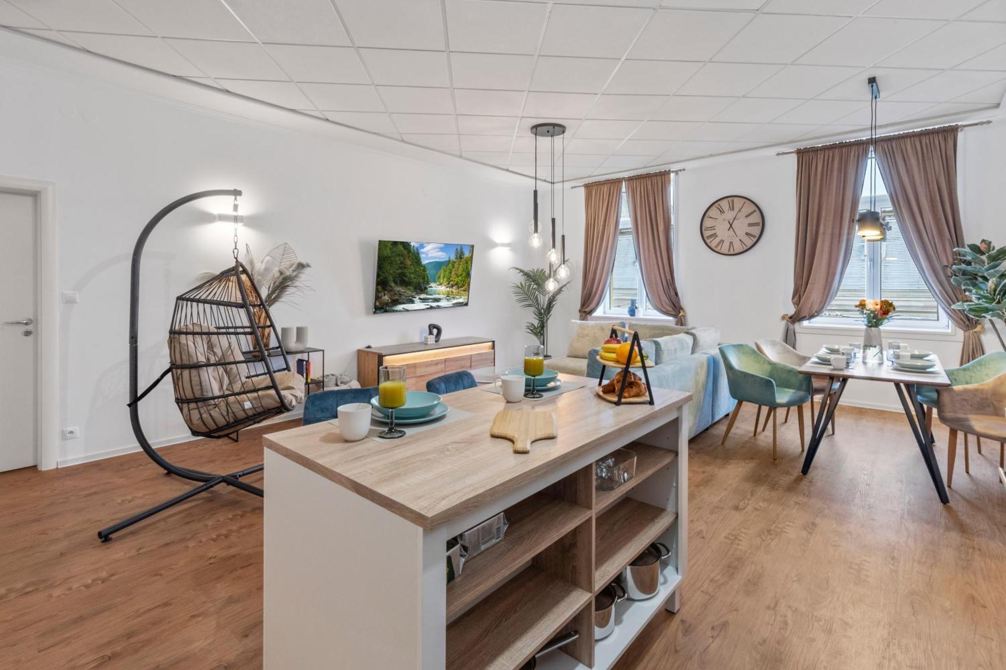 Luxe Living At Old Town Center * Bratislava