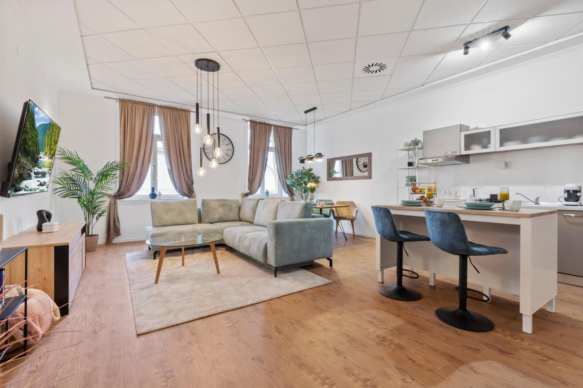 Luxe Living At Old Town Center *