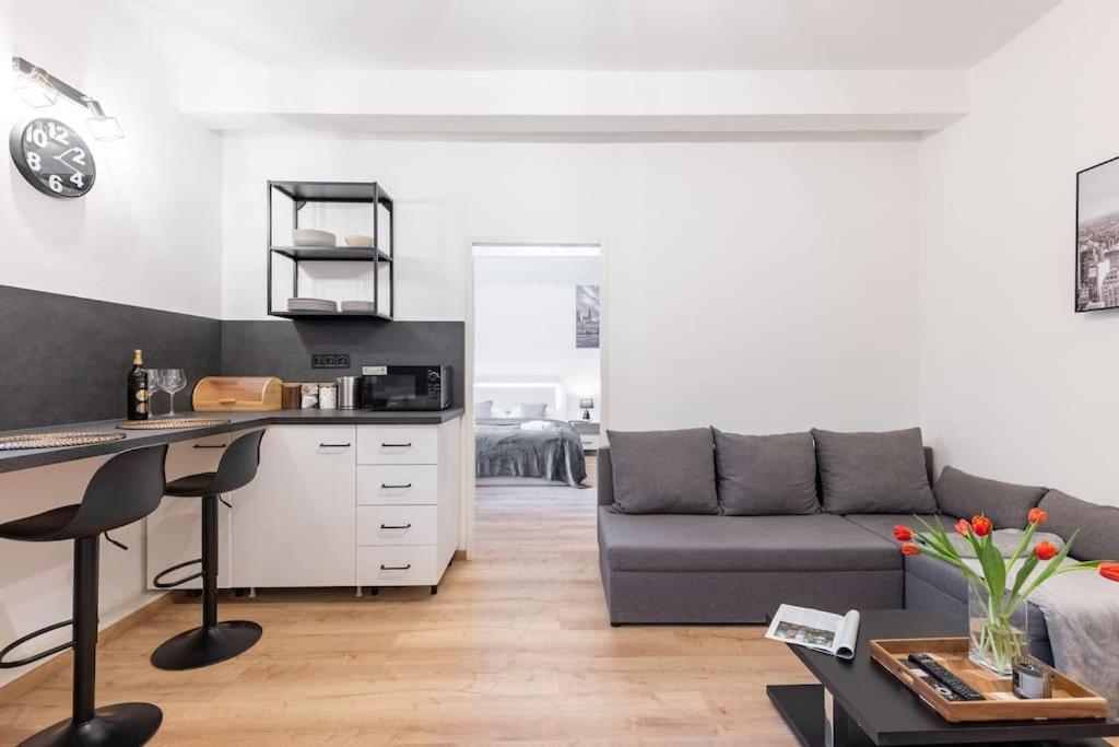 Appartamento Serenity: Urban Garden Retreat