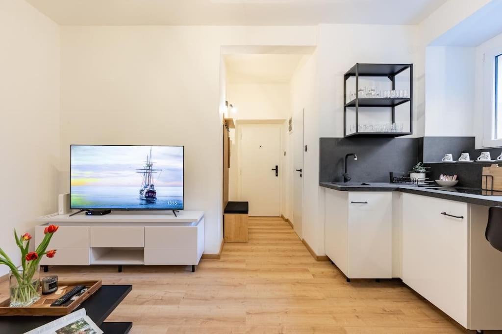 Serenity: Urban Garden Retreat Apartmán