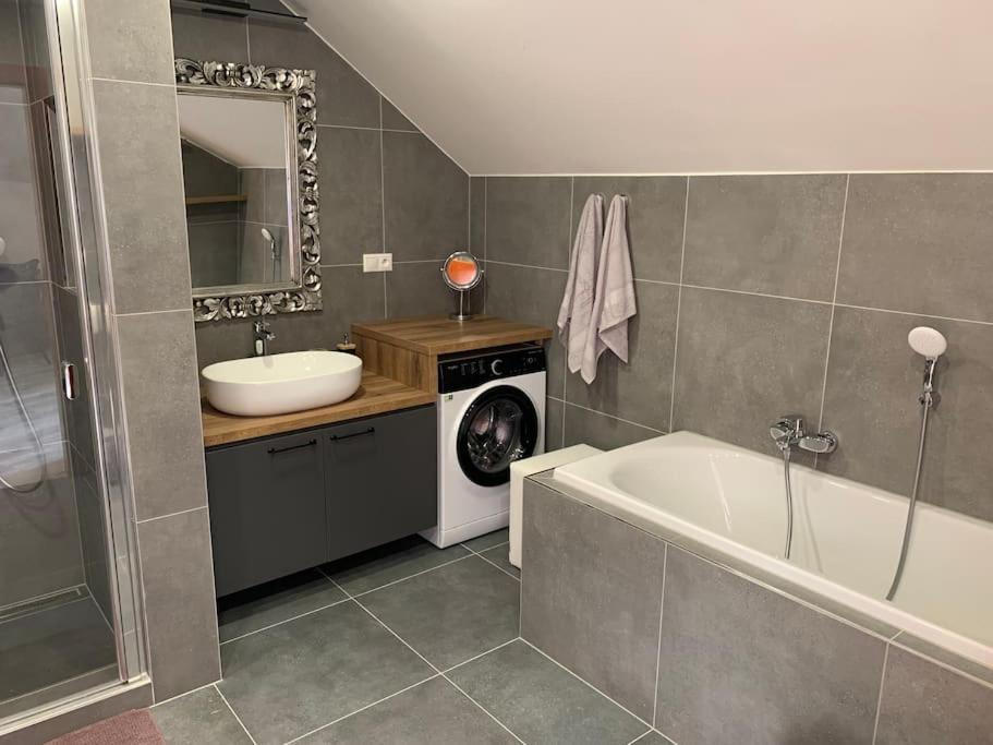 Luxusny Pri Jazere - Free Parking Apartment *