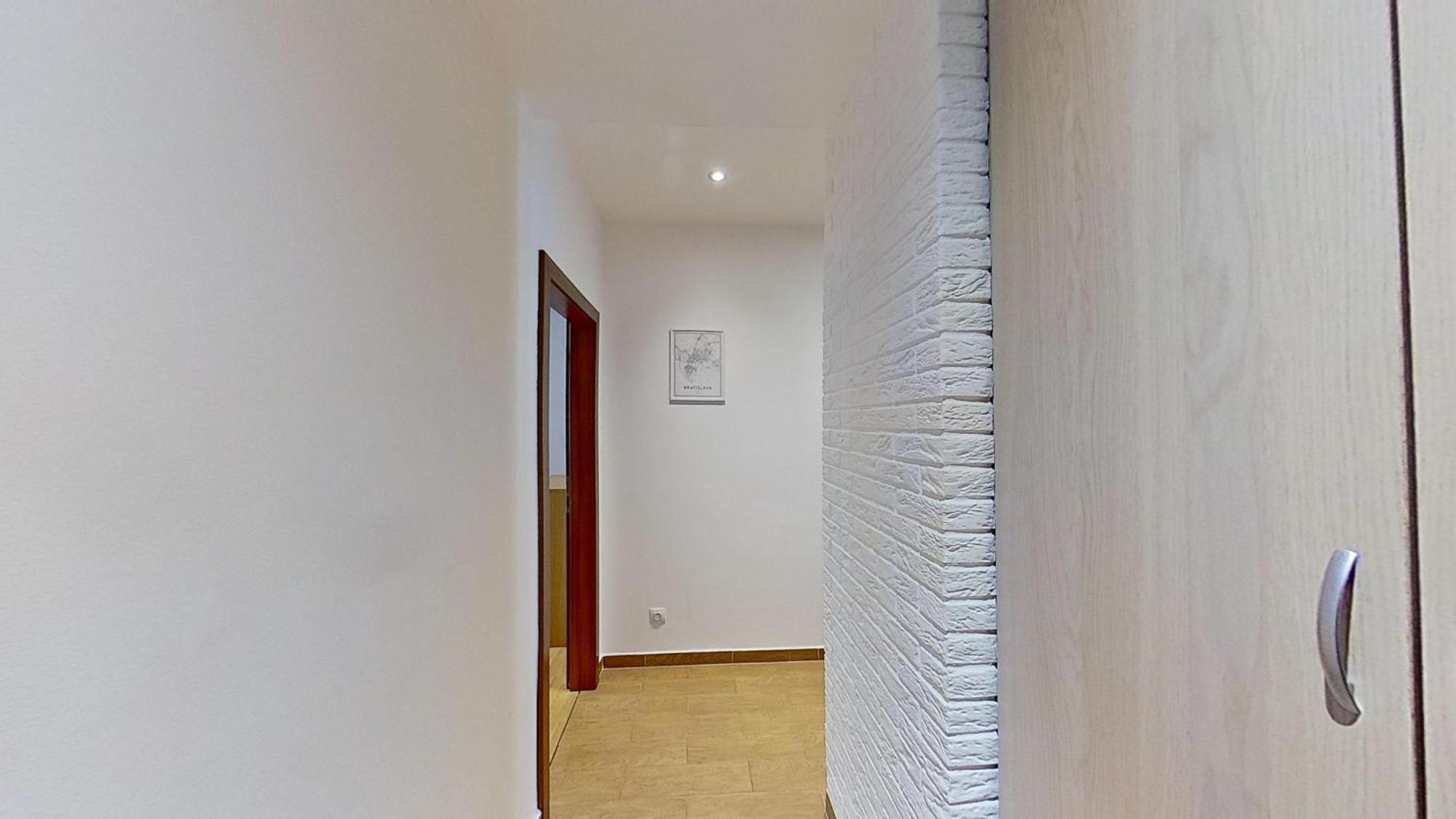 2br With Free Garage Parking, Close To The Historic Centre Apartment Bratislava
