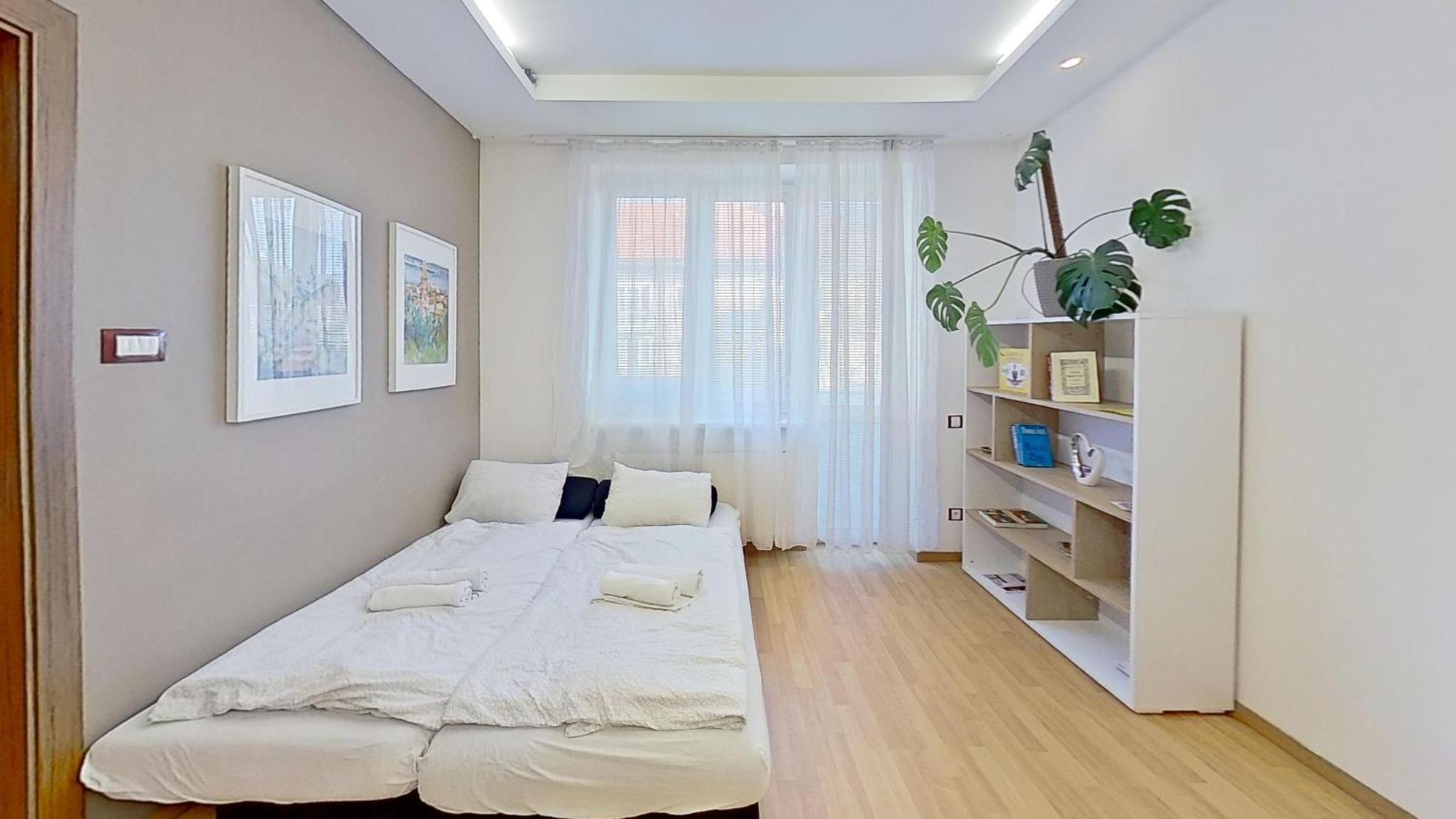 2br With Free Garage Parking, Close To The Historic Centre *
