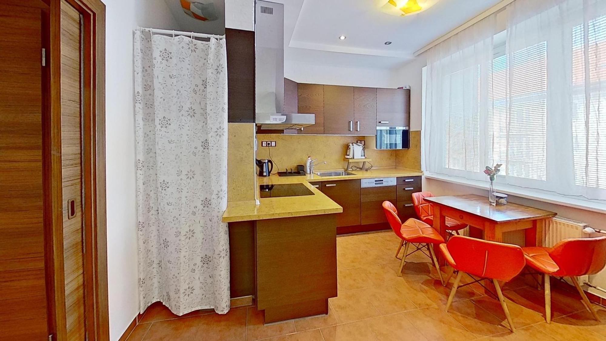 2br With Free Garage Parking, Close To The Historic Centre Bratislava