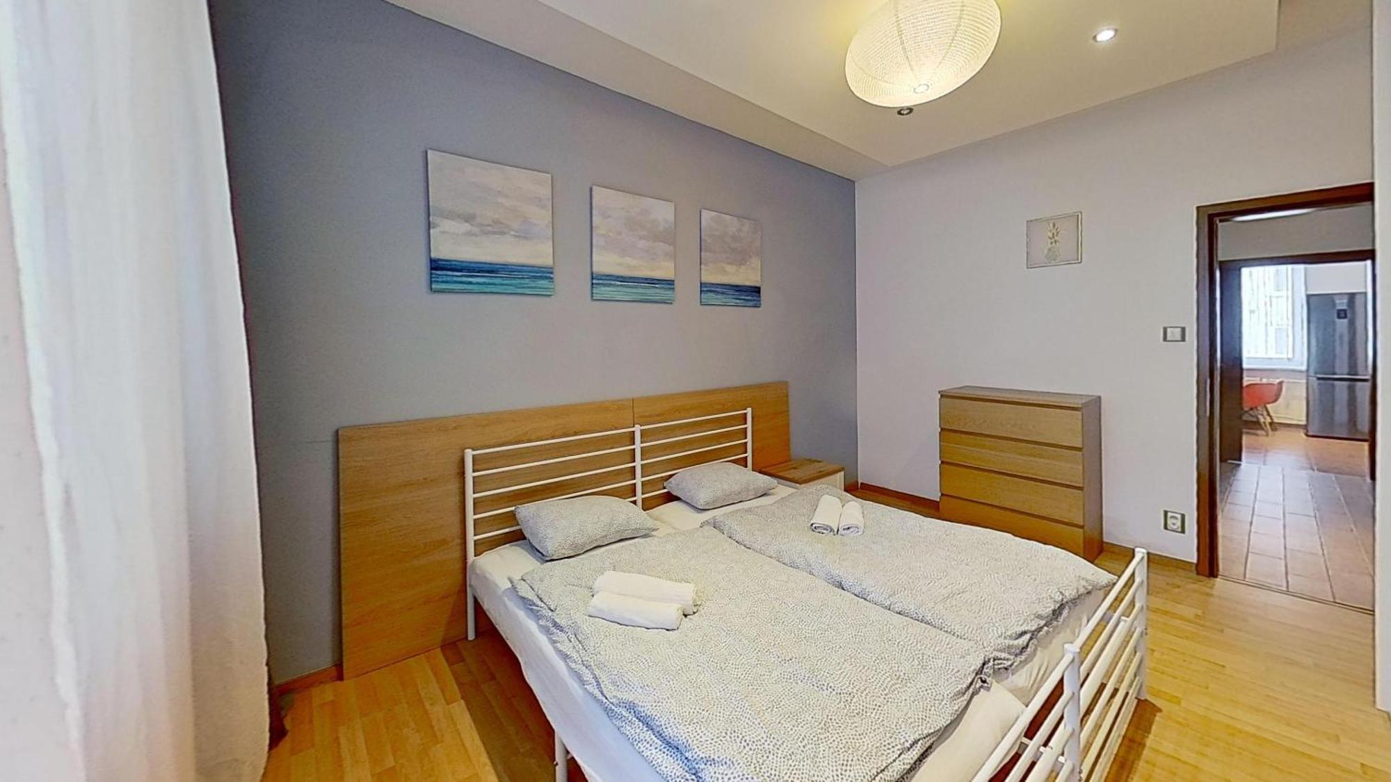 2br With Free Garage Parking, Close To The Historic Centre *